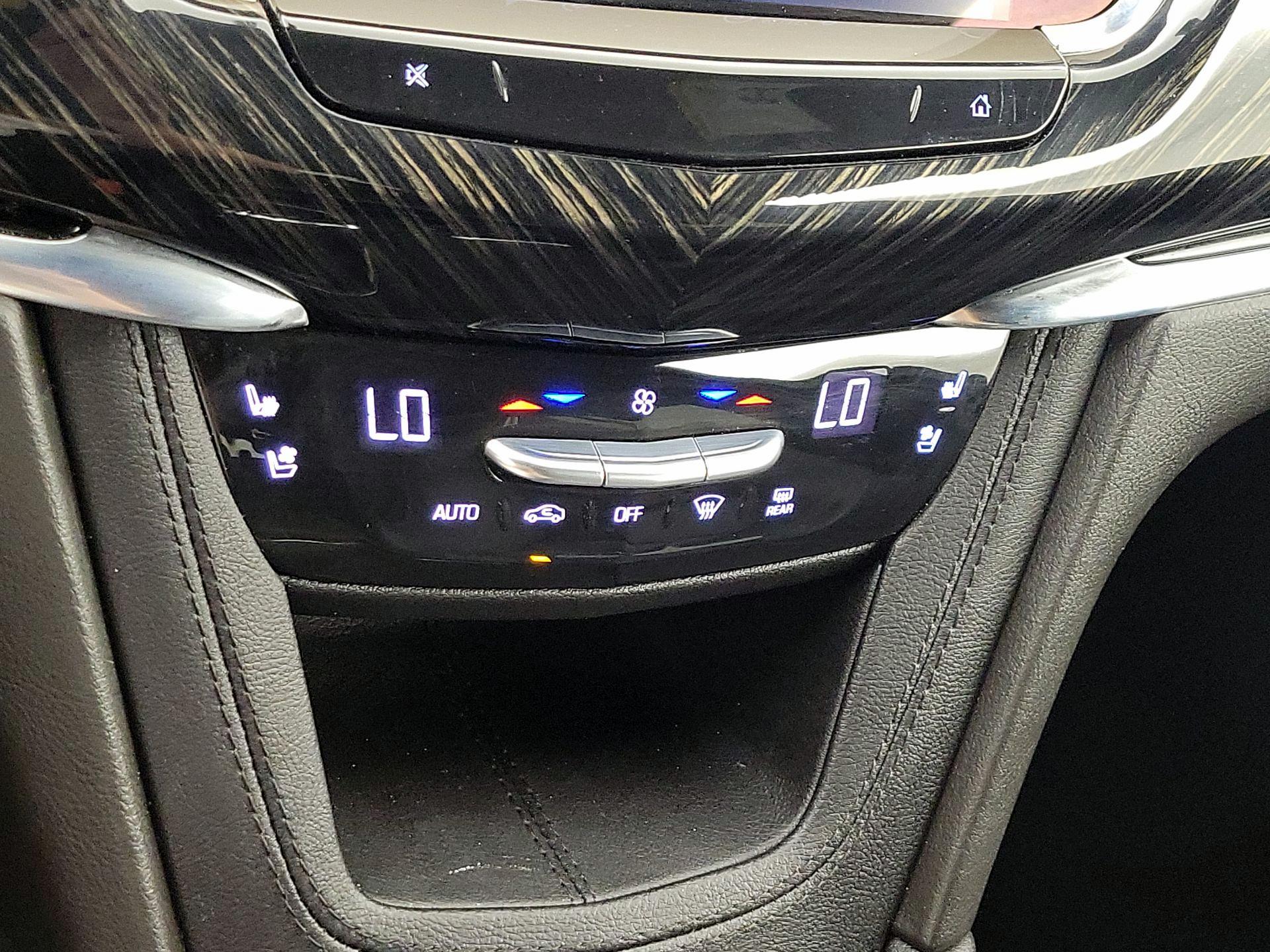 Thumbnail: 2023 Cadillac XT6 - 17