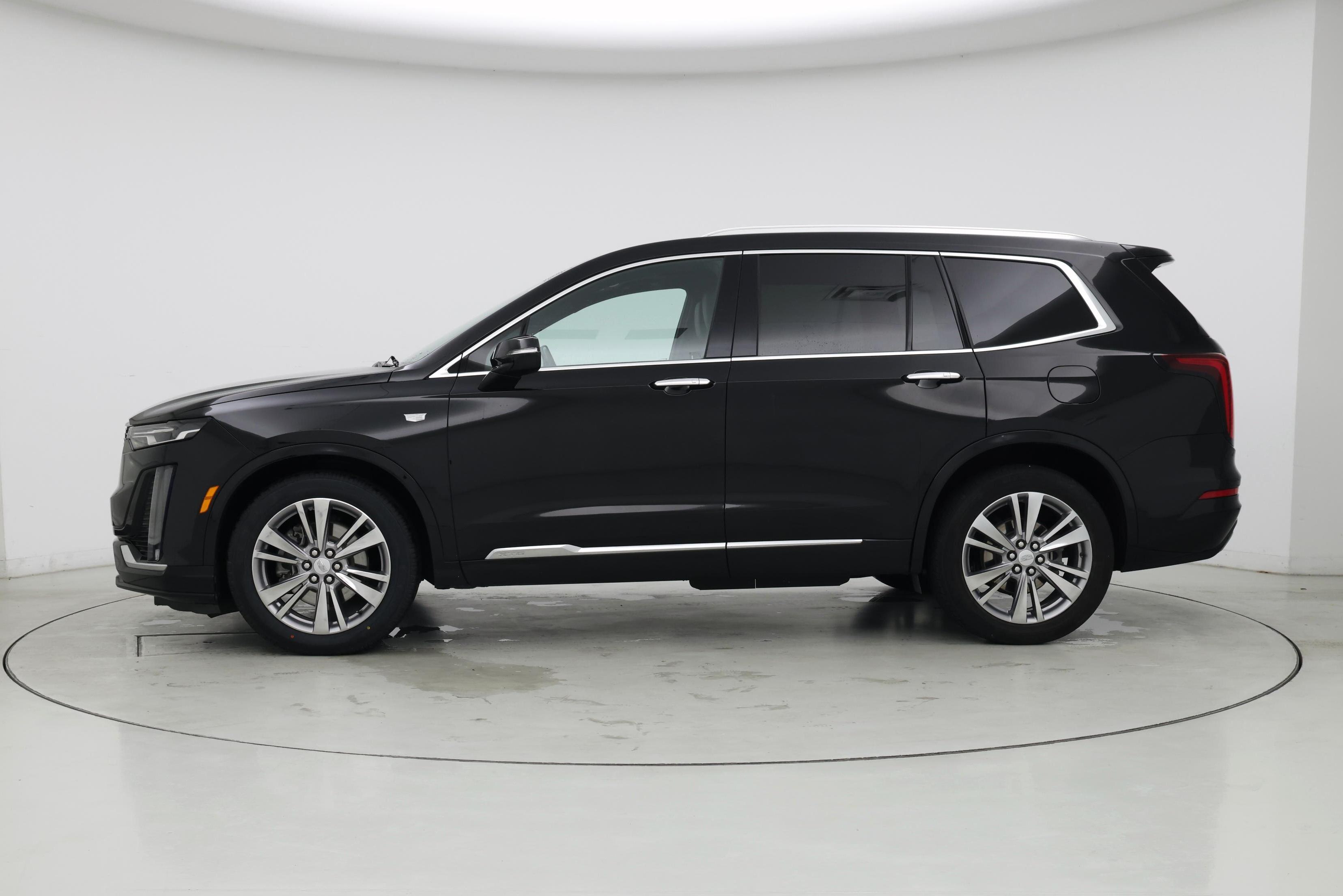 Thumbnail: 2023 Cadillac XT6 - 3