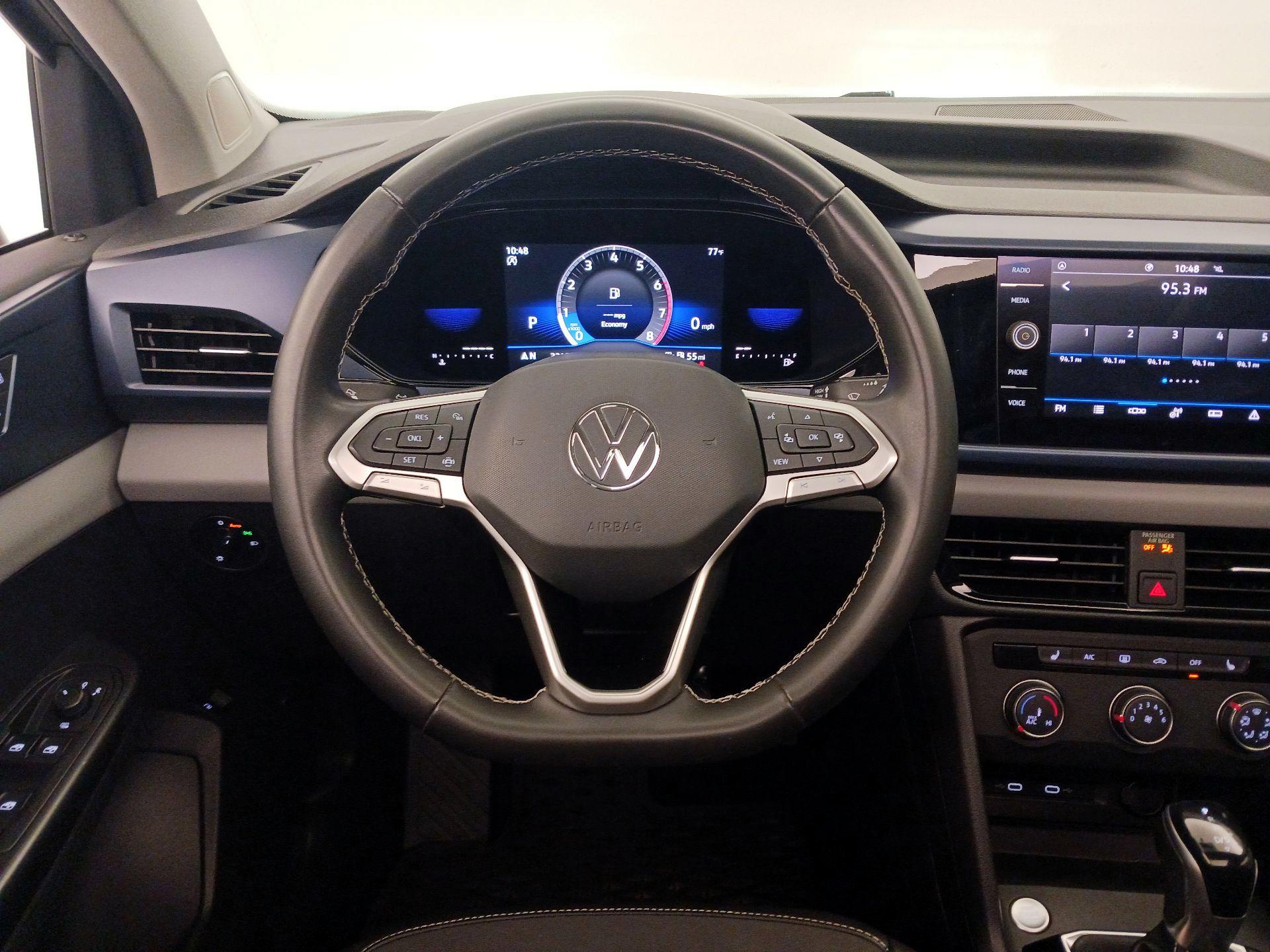 Thumbnail: 2022 Volkswagen Taos - 10