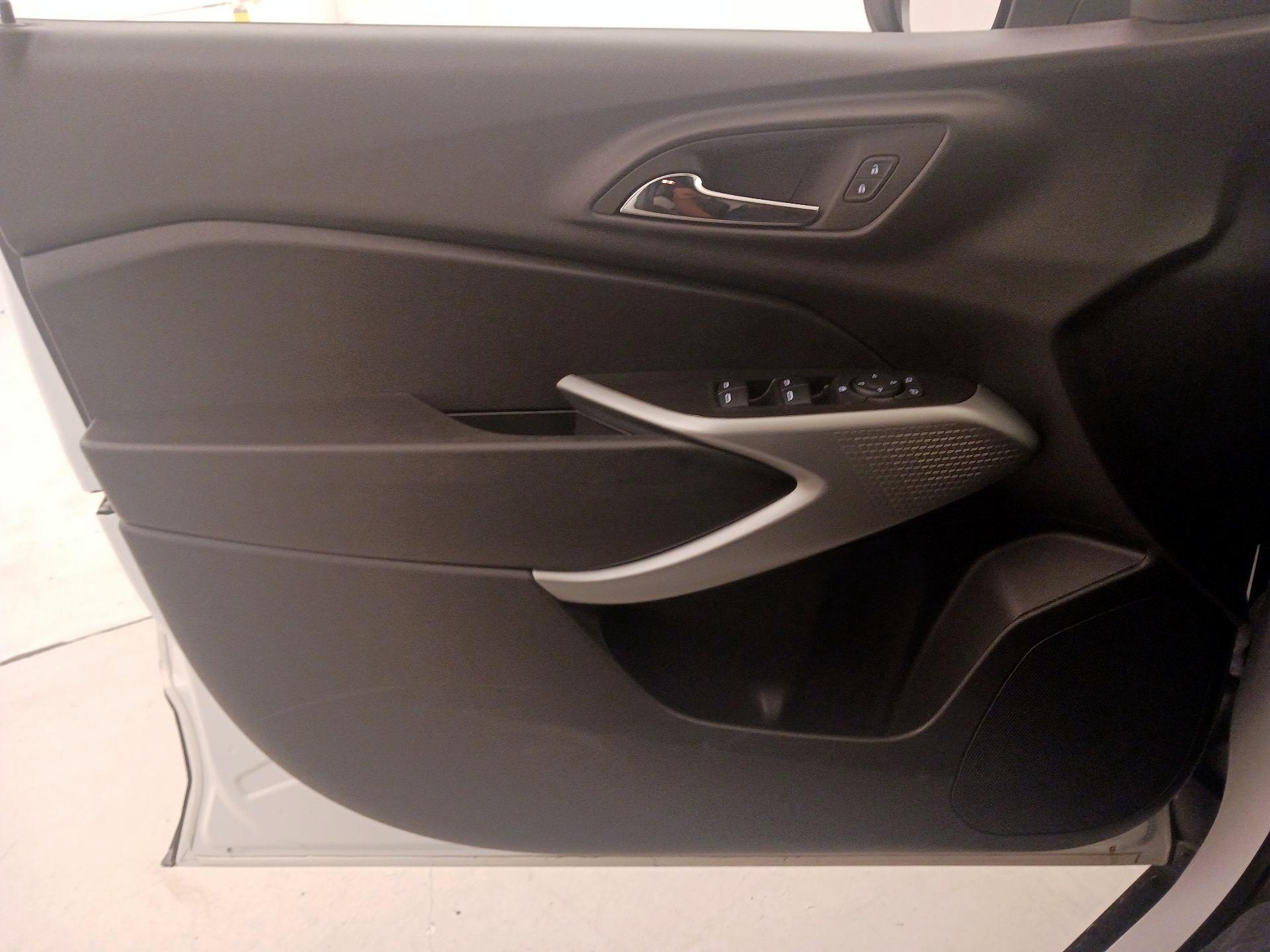 Thumbnail: 2025 Chevrolet Trax - 12