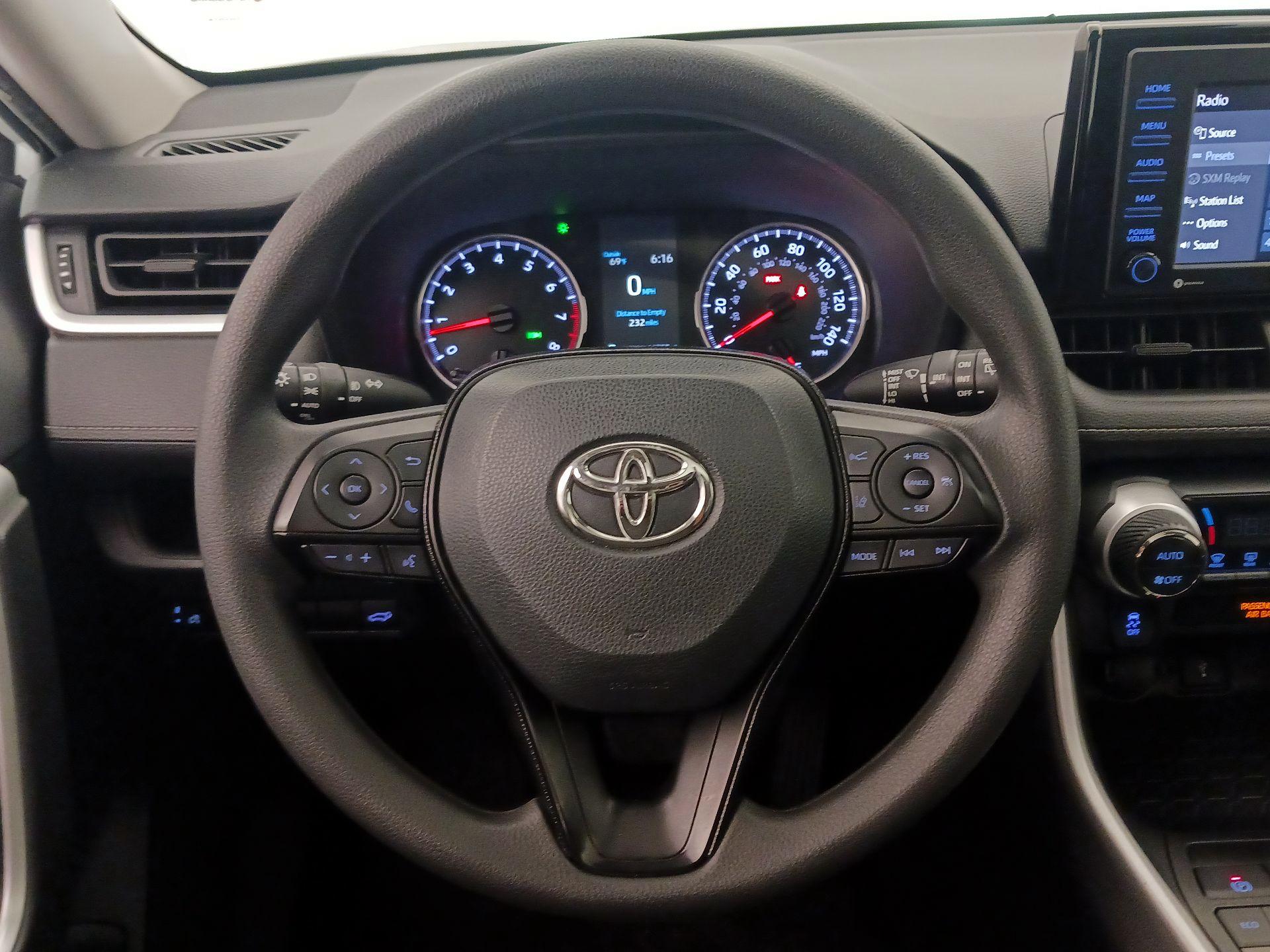 Thumbnail: 2021 Toyota RAV4 - 10