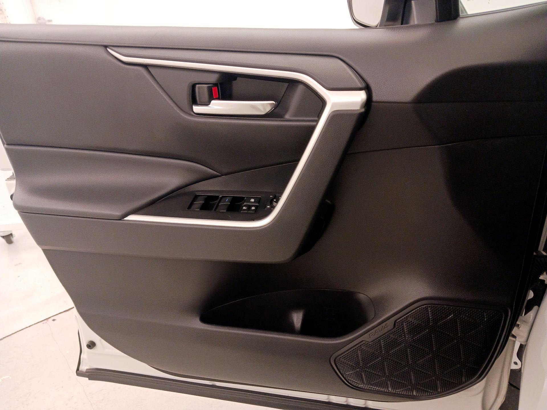 Thumbnail: 2021 Toyota RAV4 - 12
