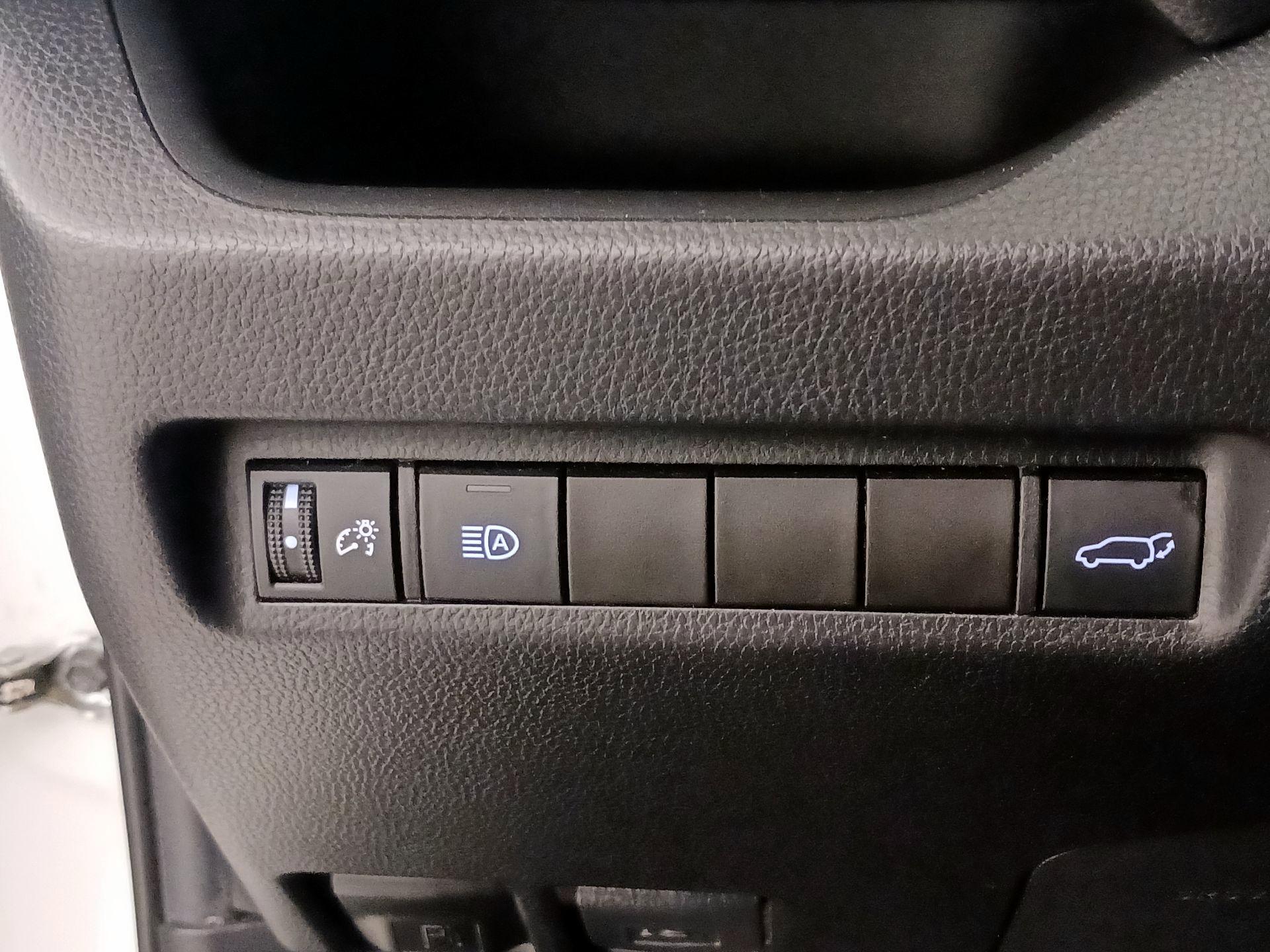 Thumbnail: 2021 Toyota RAV4 - 13