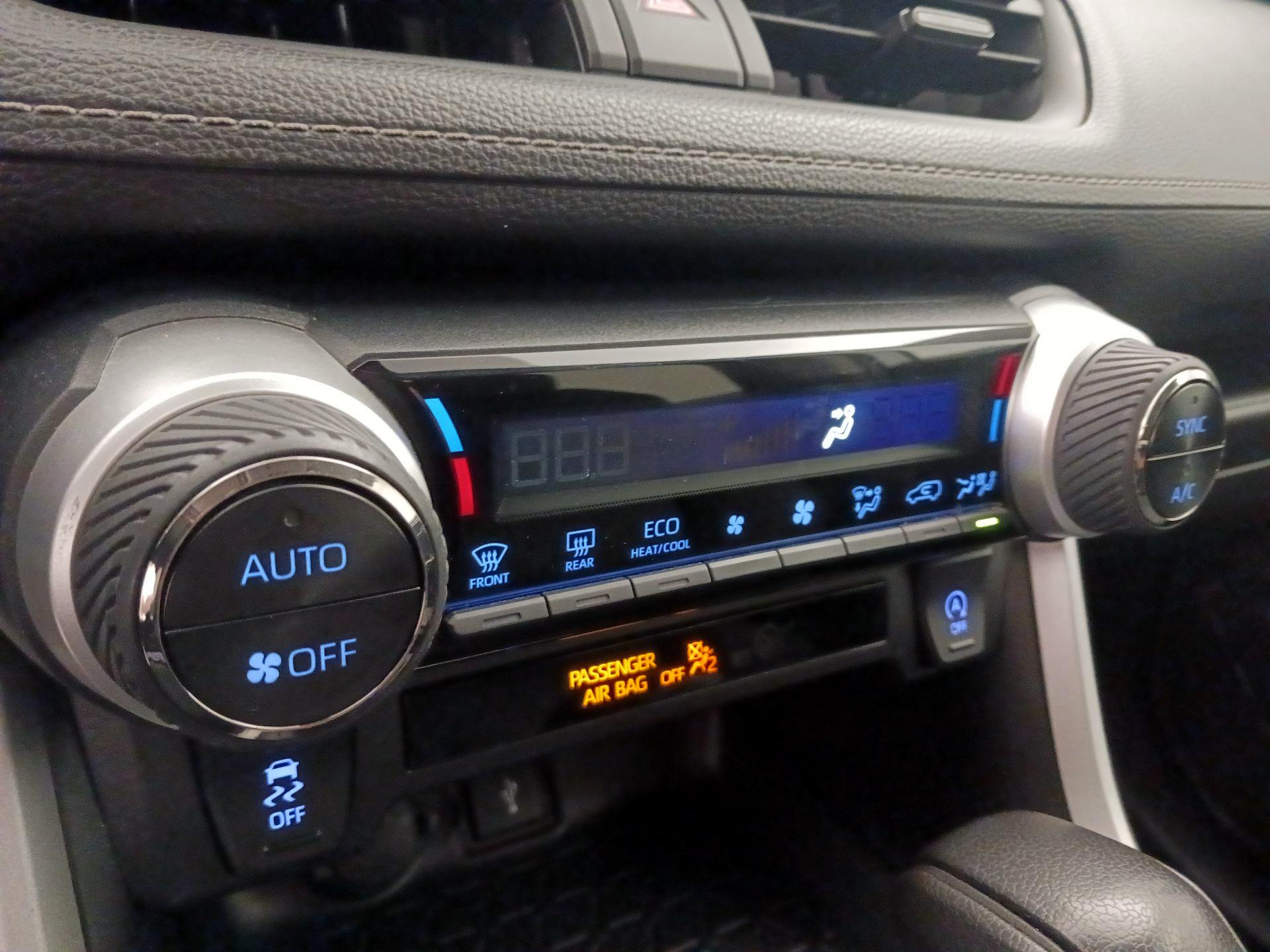 Thumbnail: 2021 Toyota RAV4 - 16