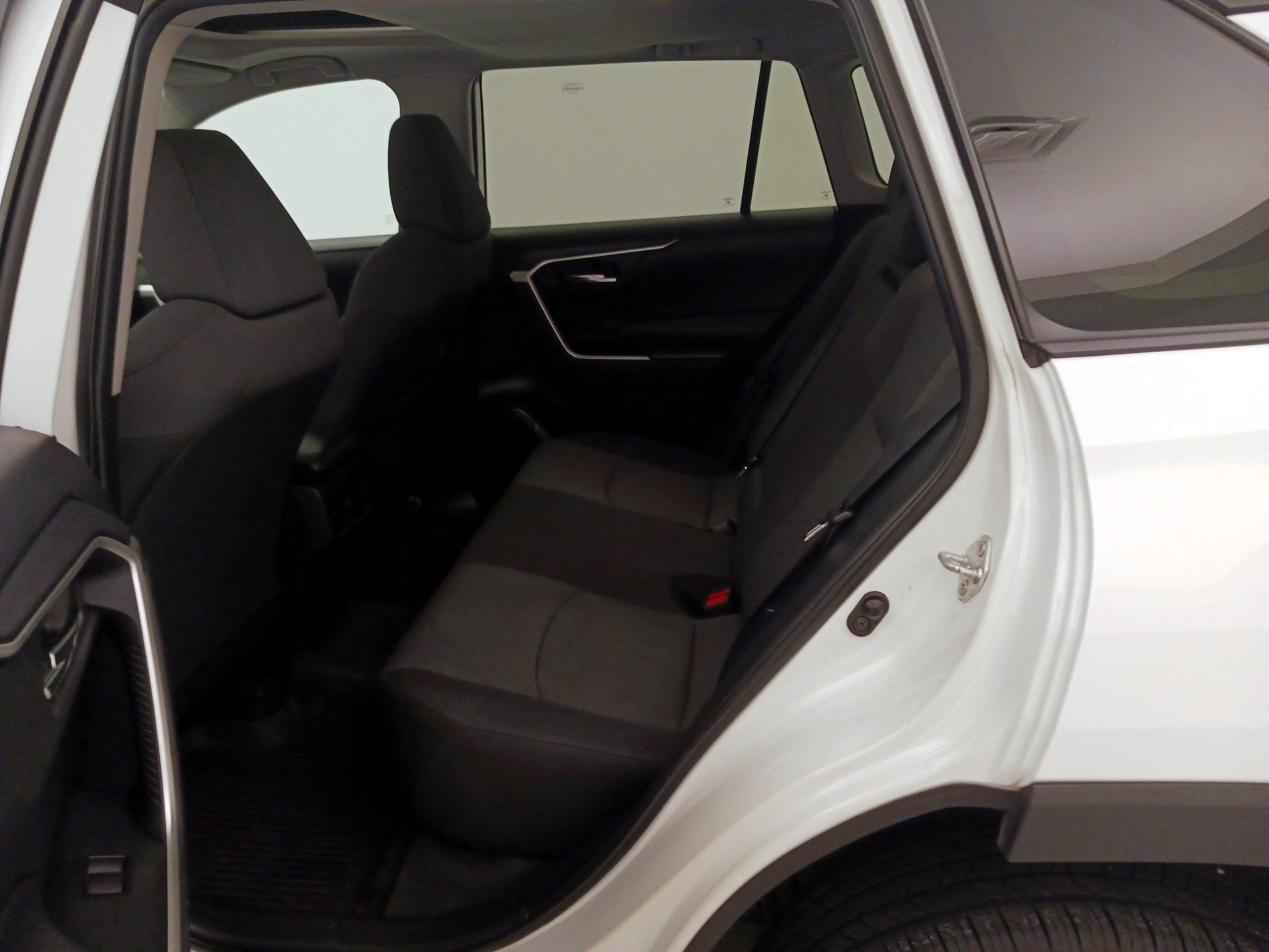 Thumbnail: 2021 Toyota RAV4 - 20