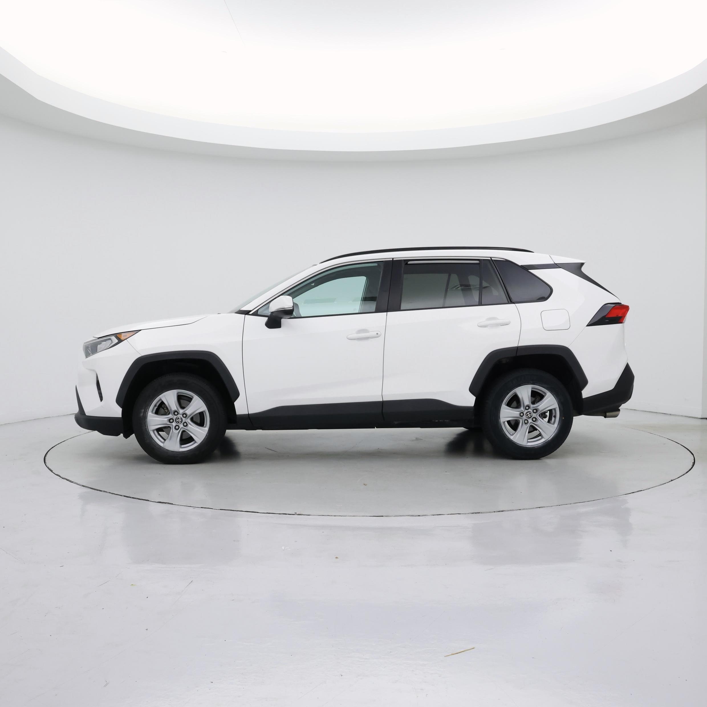 Thumbnail: 2021 Toyota RAV4 - 3