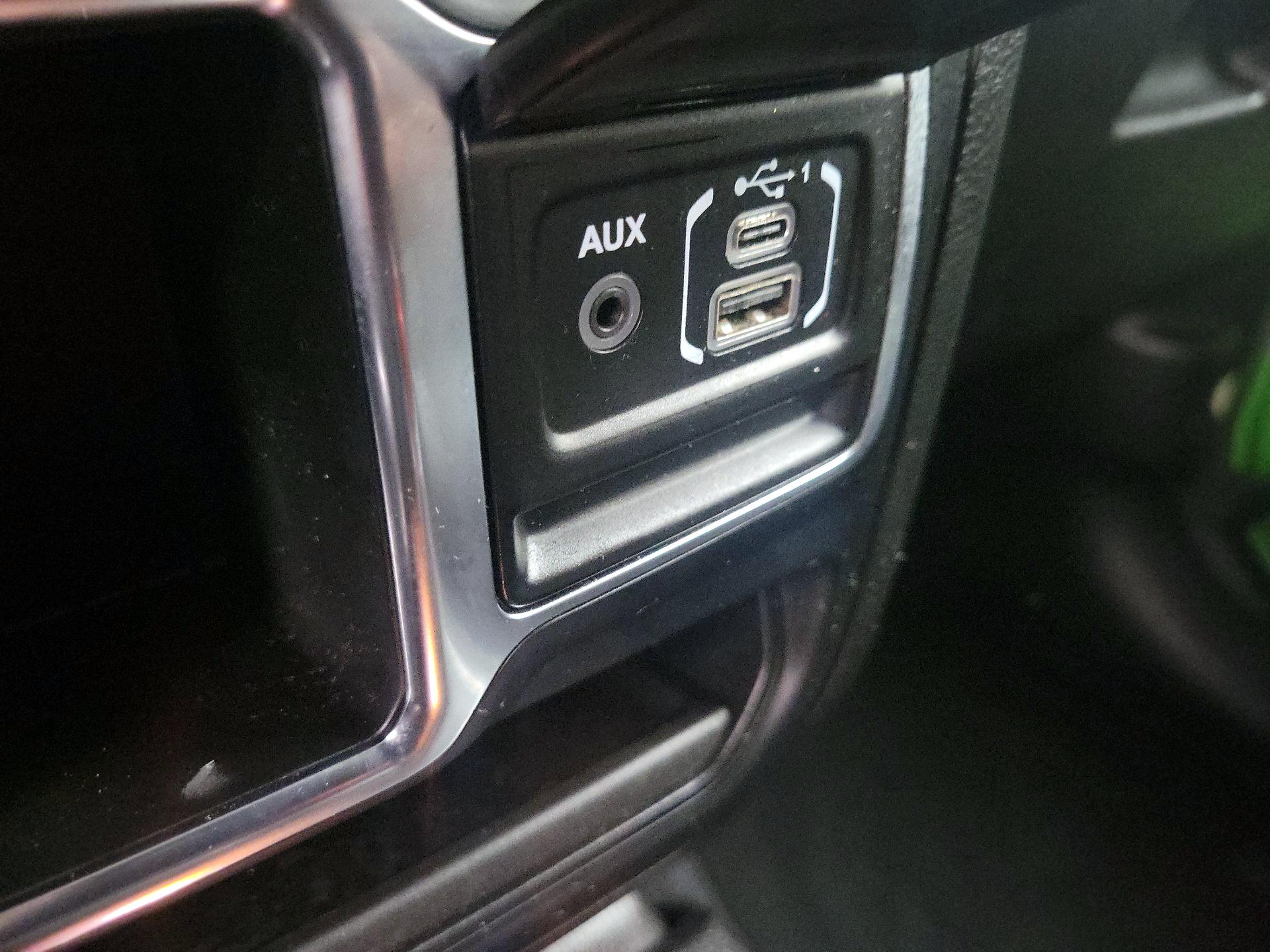 Thumbnail: 2019 Jeep Wrangler - 18