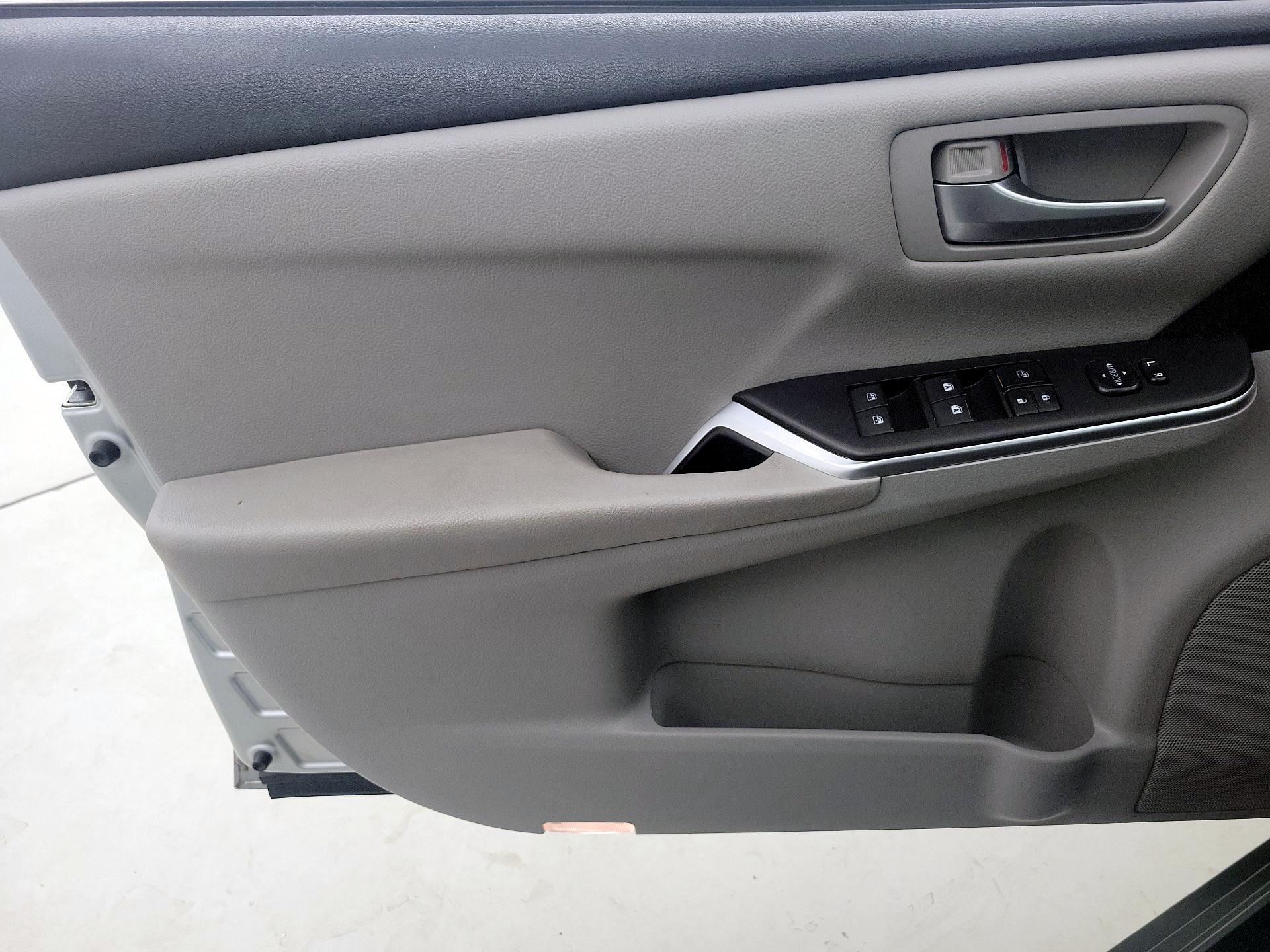 Thumbnail: 2017 Toyota Camry - 12