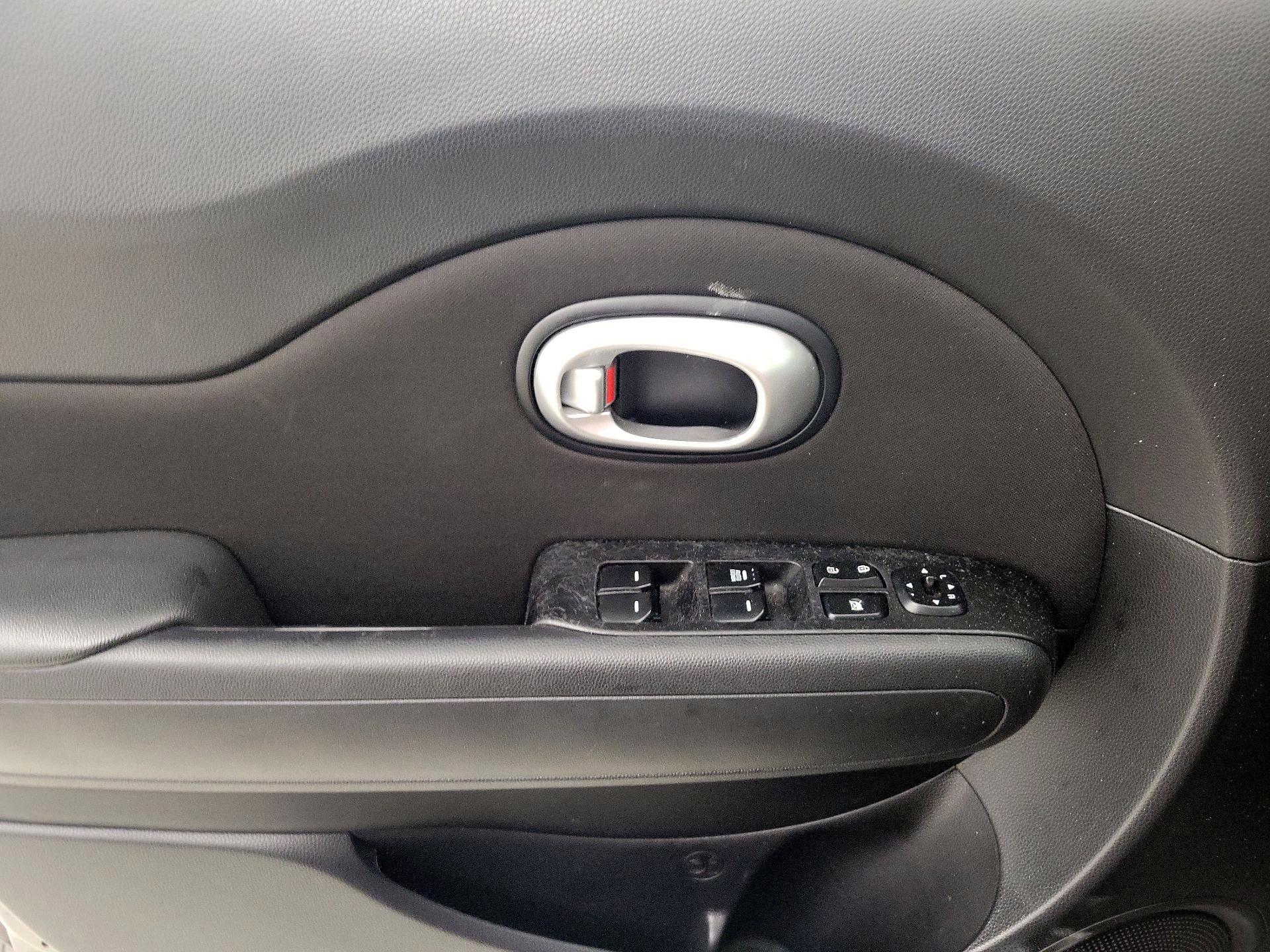 Thumbnail: 2016 Kia Soul - 12