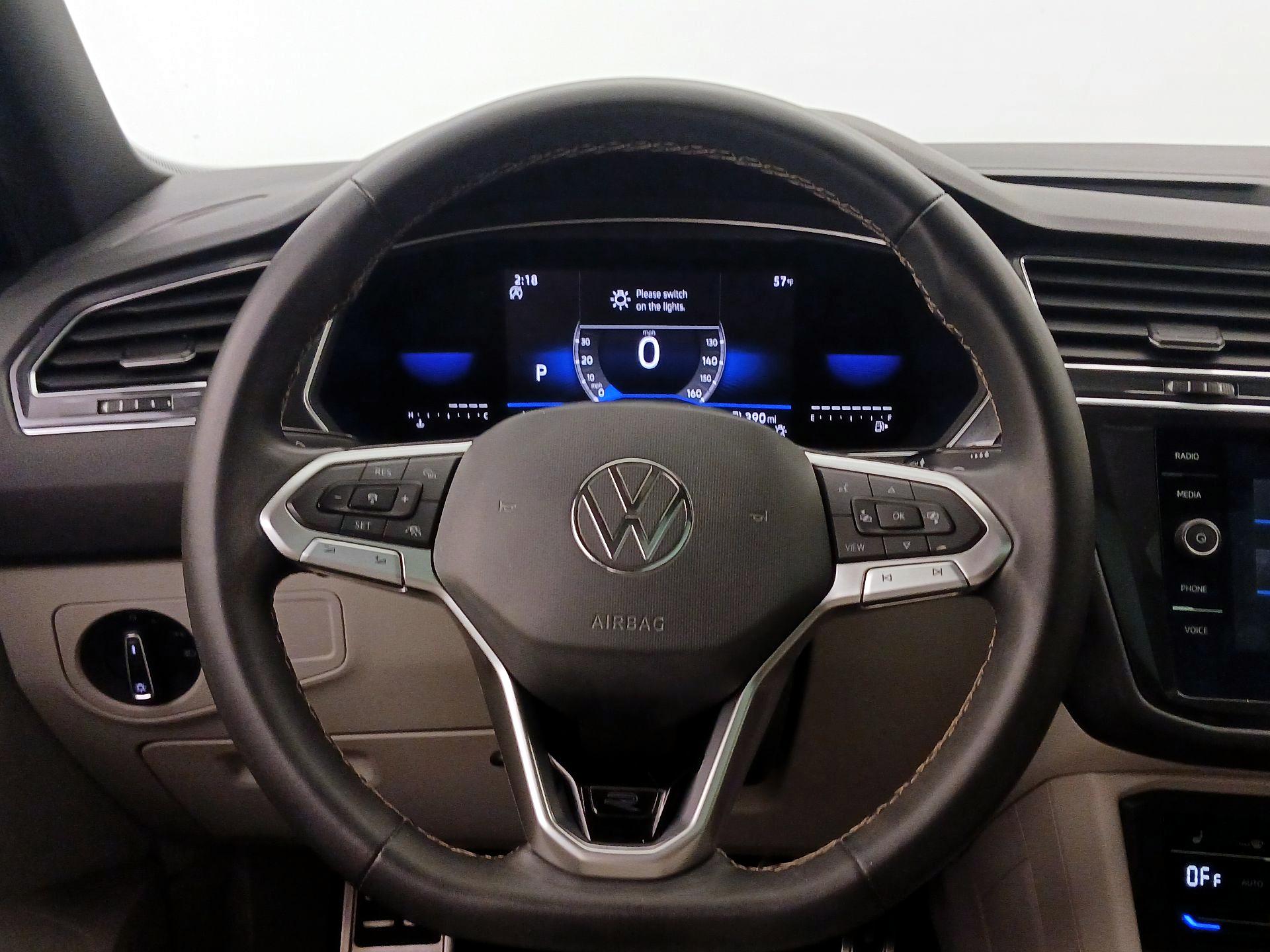 Thumbnail: 2023 Volkswagen Tiguan - 10