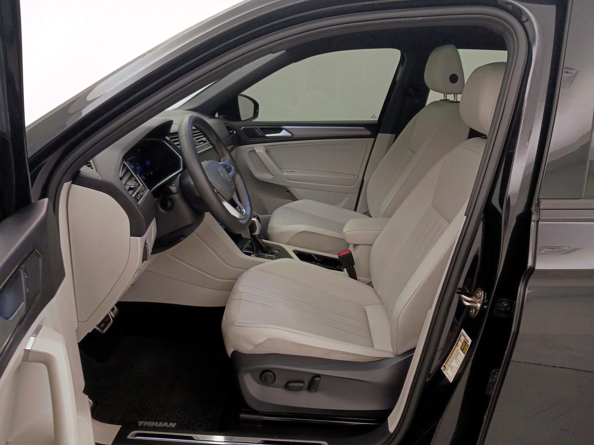 Thumbnail: 2023 Volkswagen Tiguan - 11