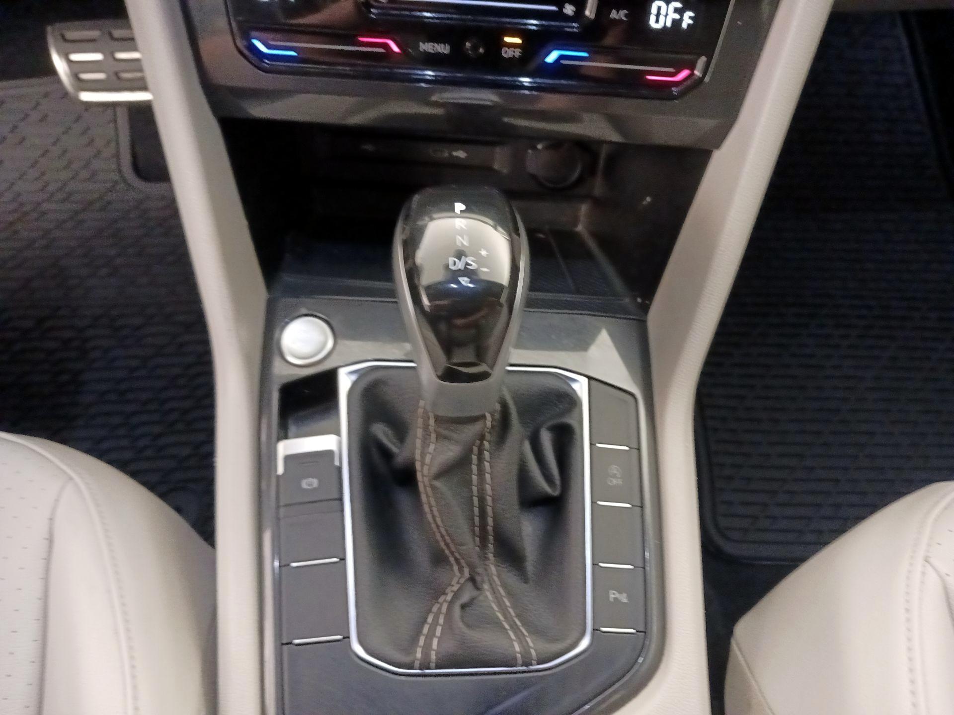 Thumbnail: 2023 Volkswagen Tiguan - 17