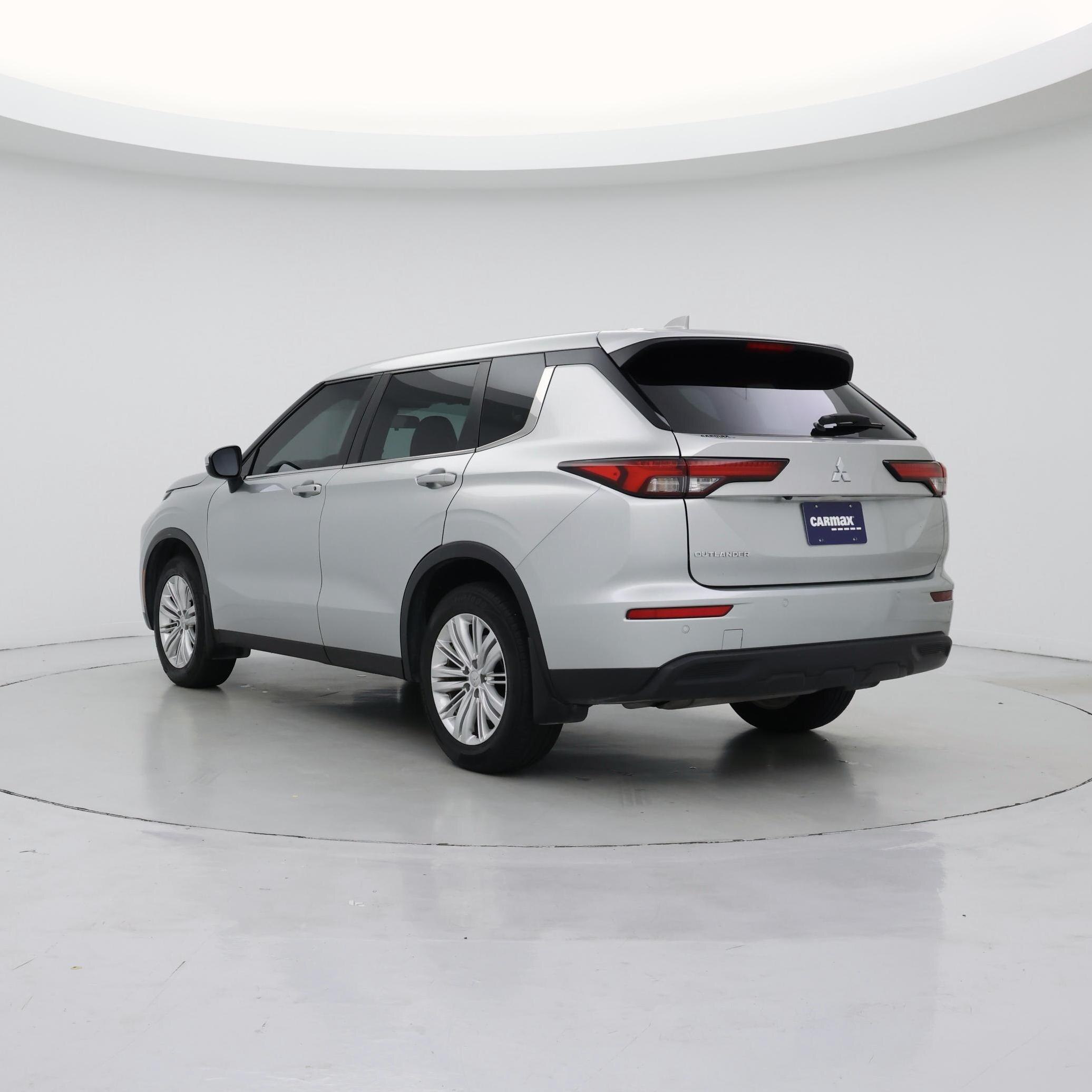 Thumbnail: 2023 Mitsubishi Outlander - 2