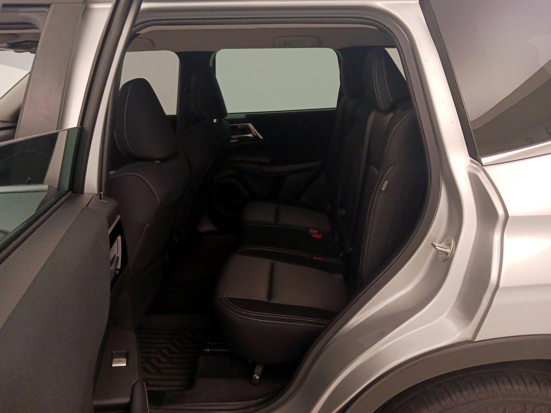 Thumbnail: 2023 Mitsubishi Outlander - 19