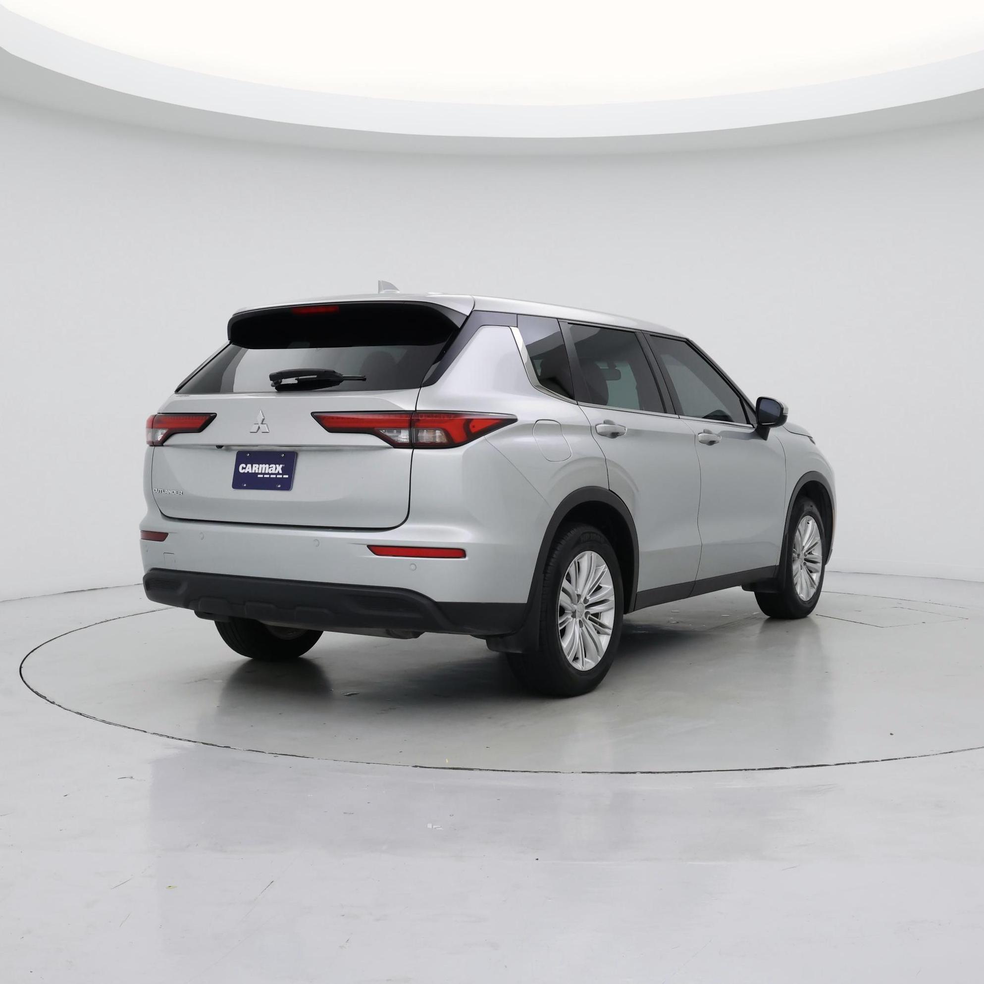 Thumbnail: 2023 Mitsubishi Outlander - 8