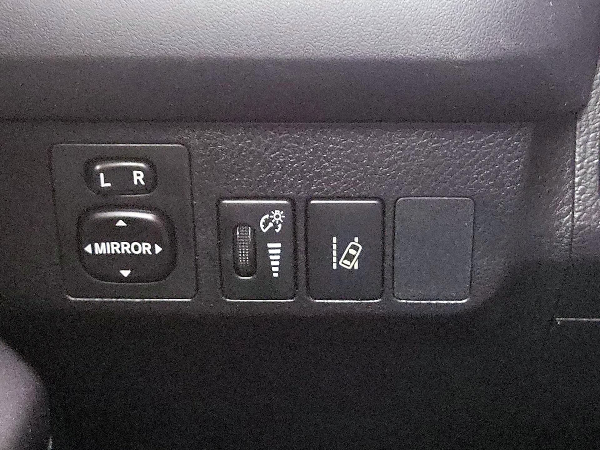 Thumbnail: 2018 Toyota RAV4 - 13