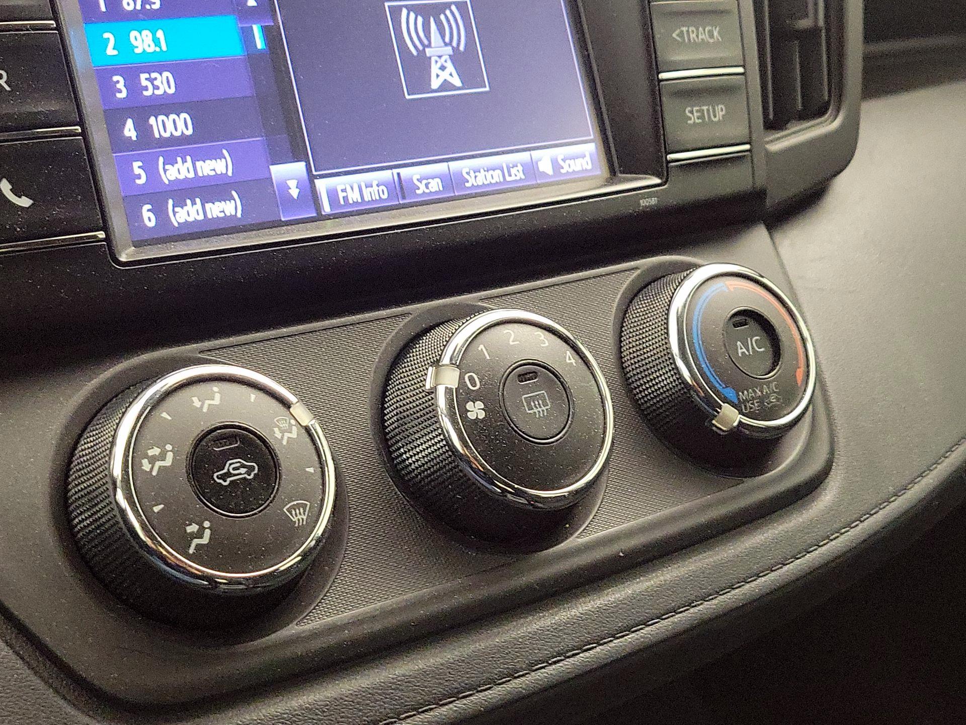 Thumbnail: 2018 Toyota RAV4 - 16