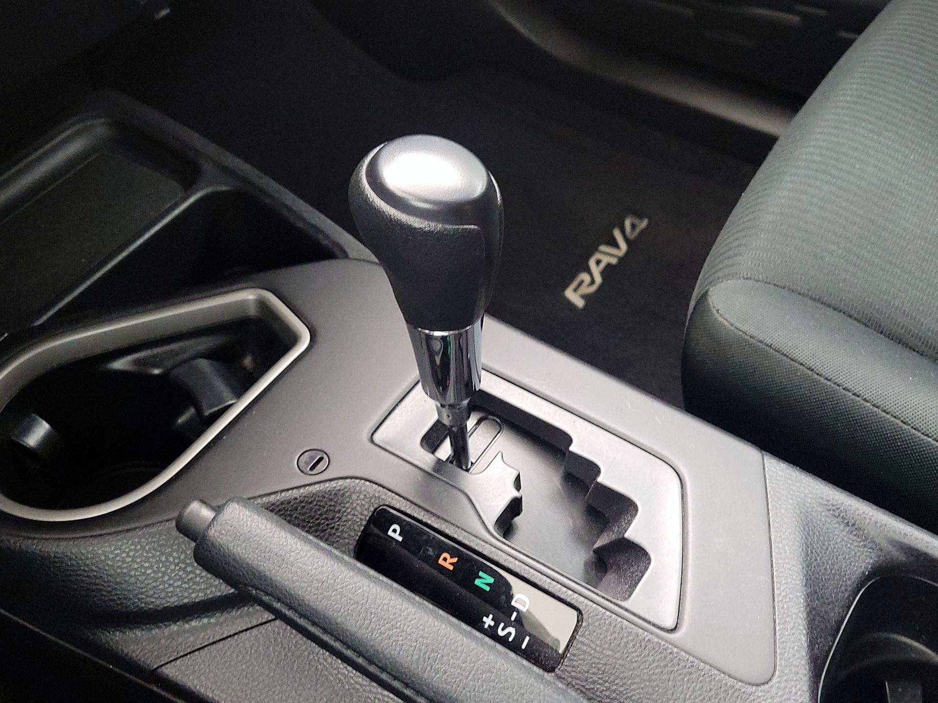 Thumbnail: 2018 Toyota RAV4 - 17