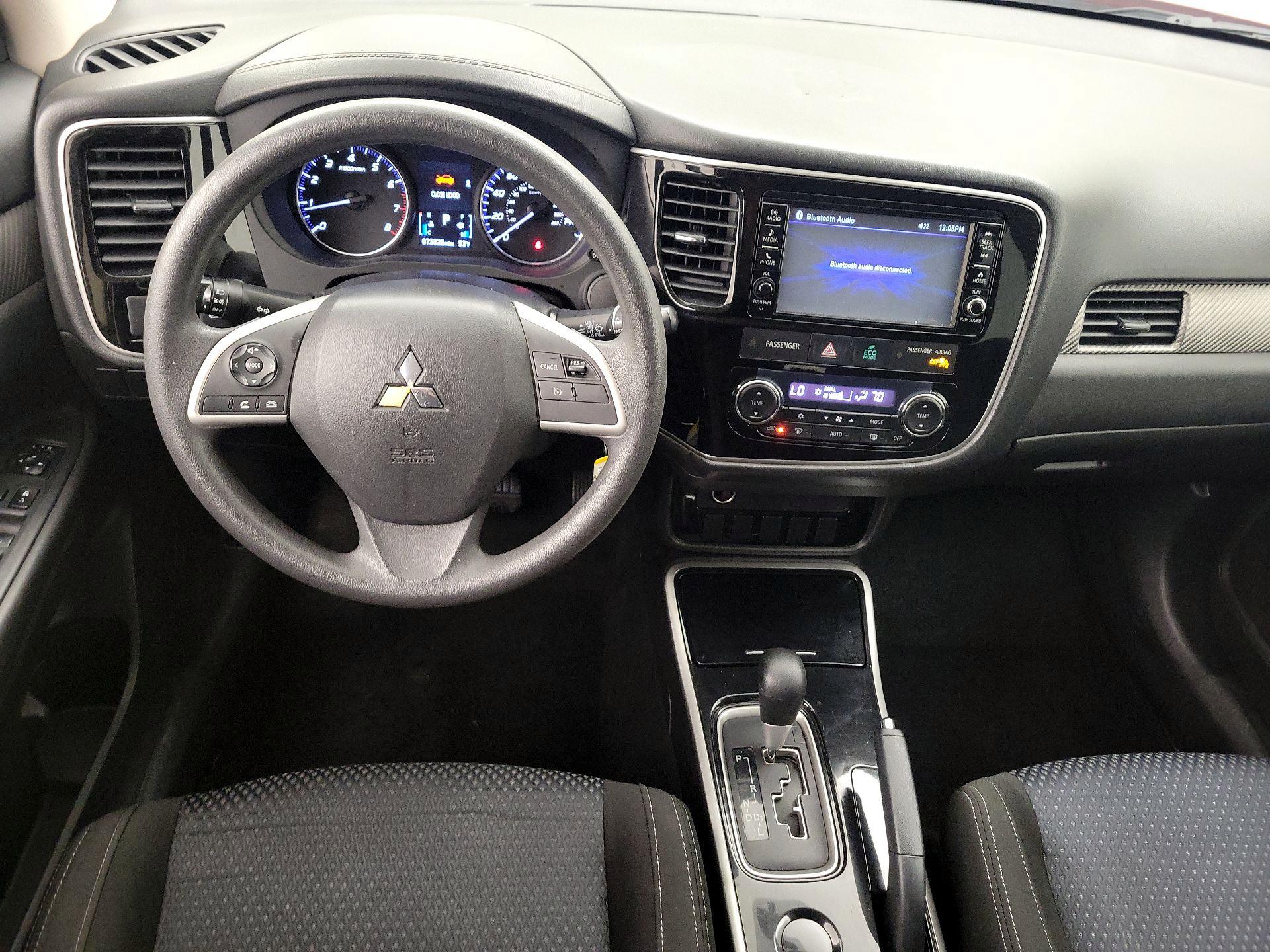 Thumbnail: 2018 Mitsubishi Outlander - 9