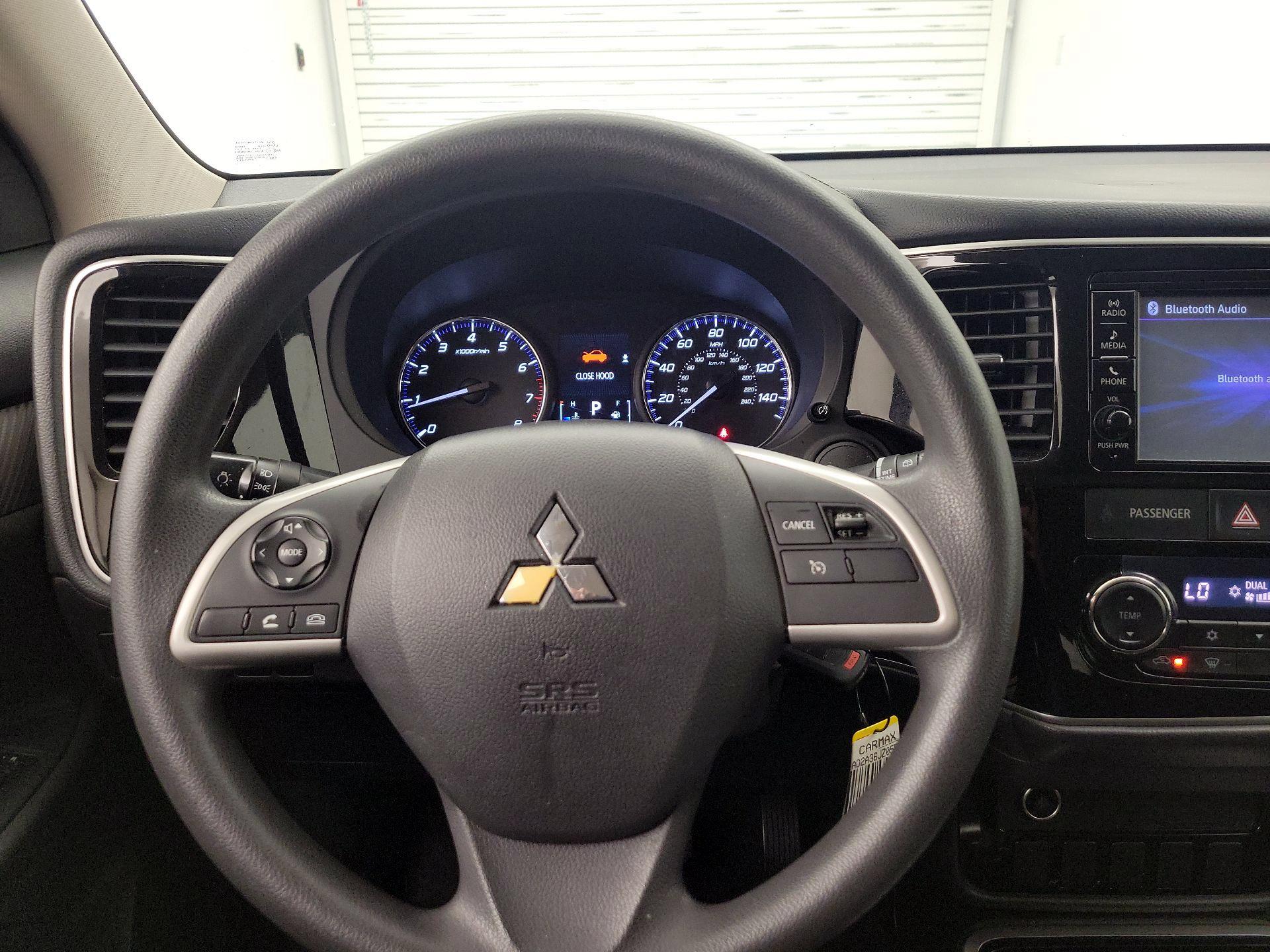 Thumbnail: 2018 Mitsubishi Outlander - 10