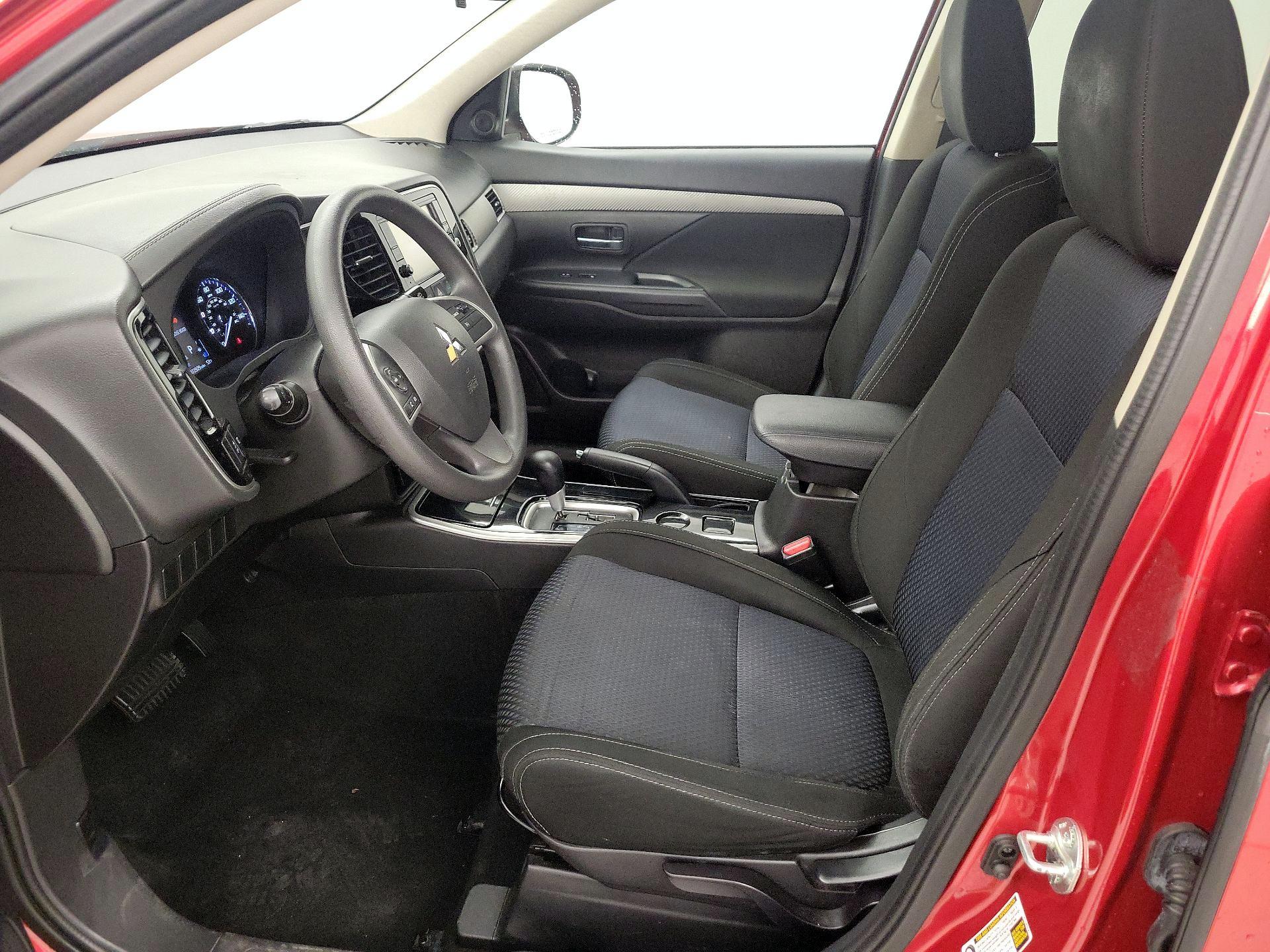 Thumbnail: 2018 Mitsubishi Outlander - 11