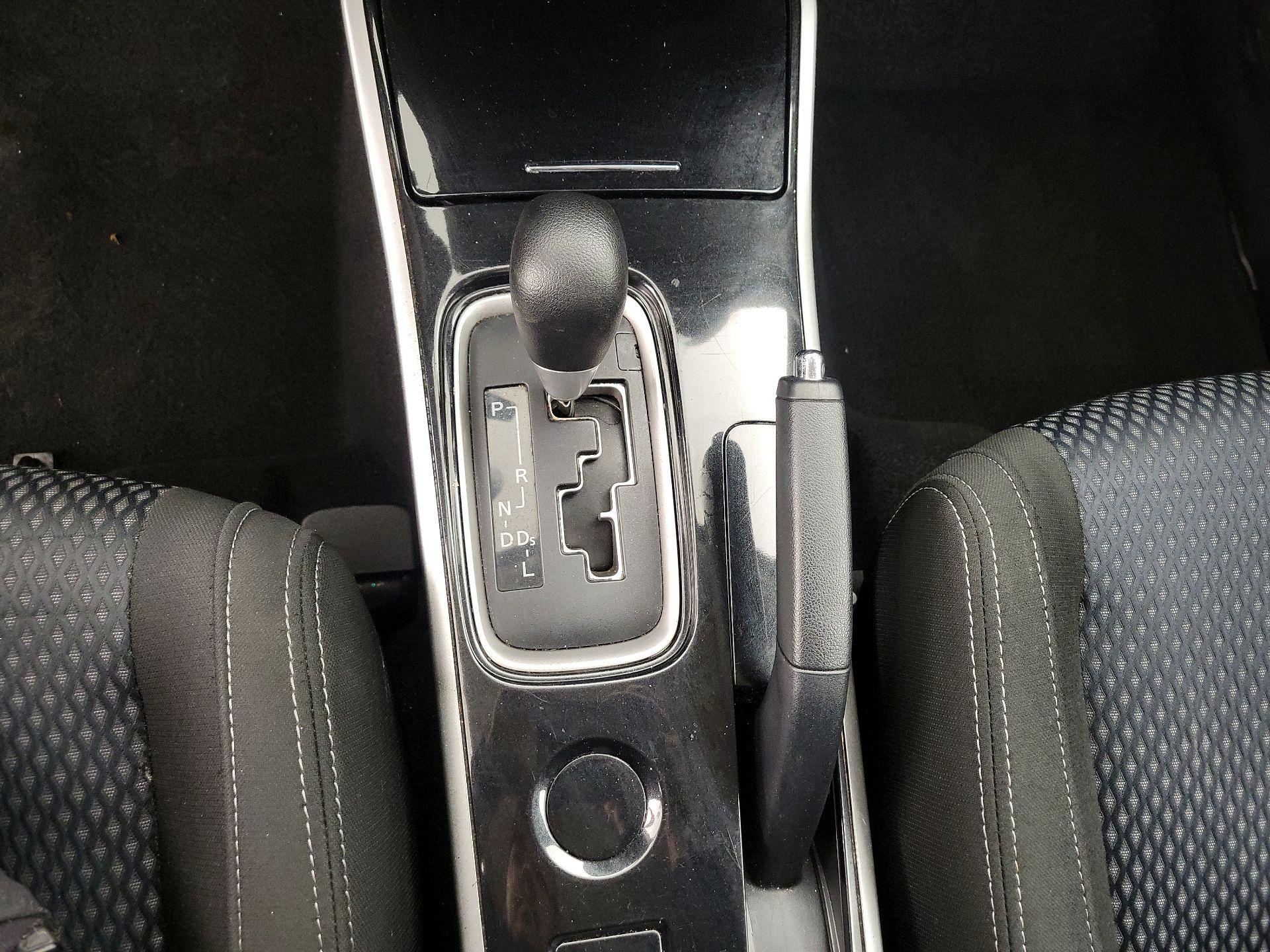 Thumbnail: 2018 Mitsubishi Outlander - 17