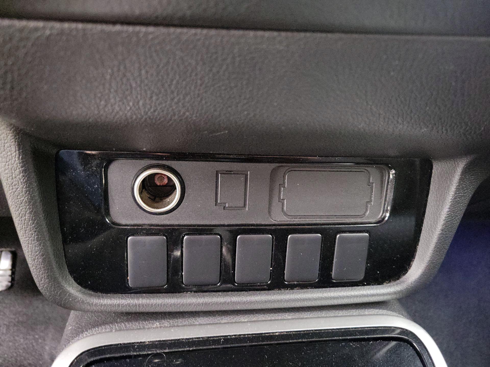 Thumbnail: 2018 Mitsubishi Outlander - 18