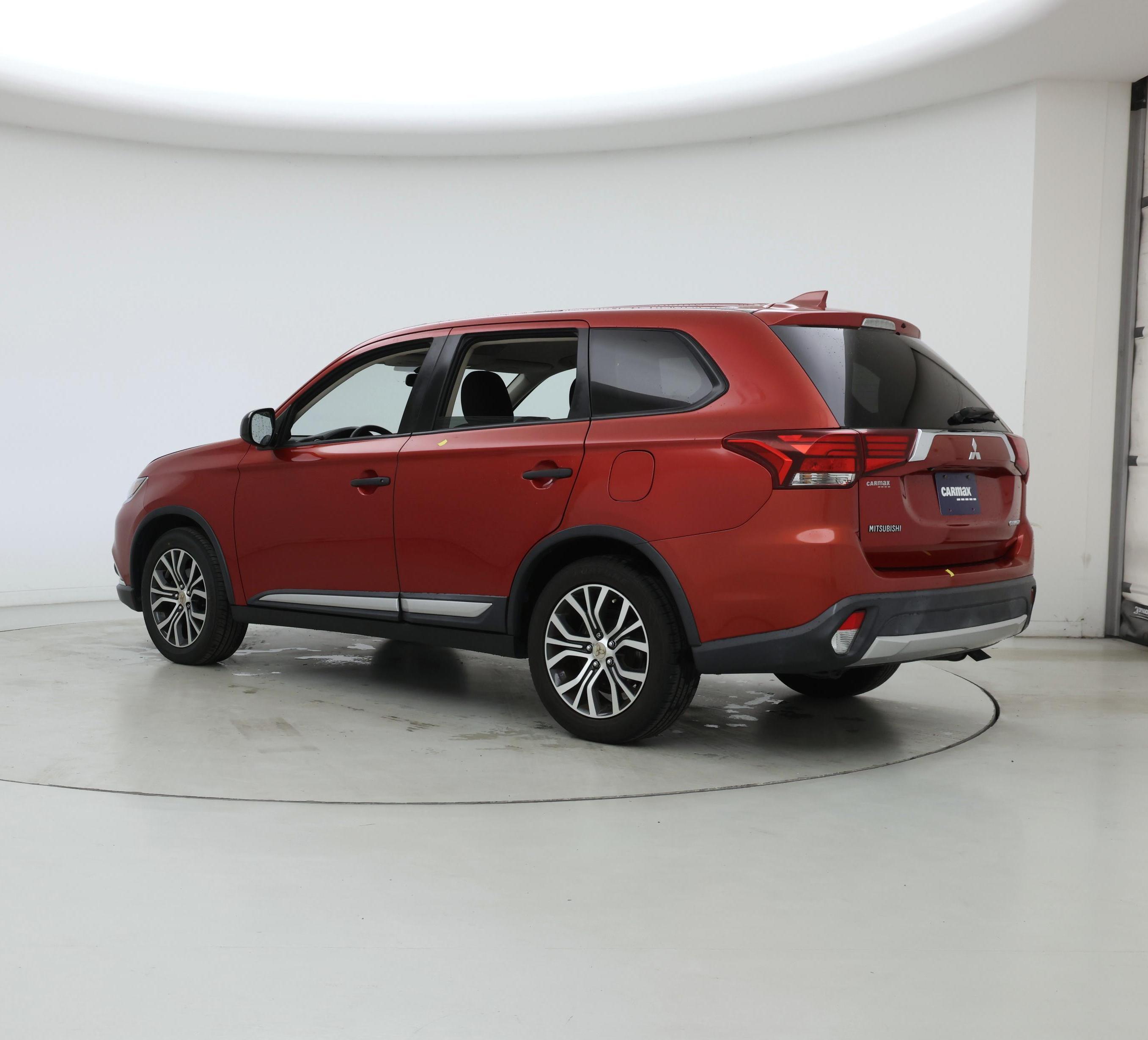 Thumbnail: 2018 Mitsubishi Outlander - 2