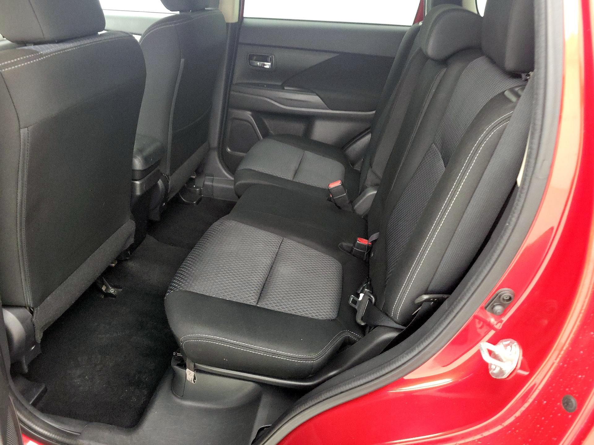 Thumbnail: 2018 Mitsubishi Outlander - 19