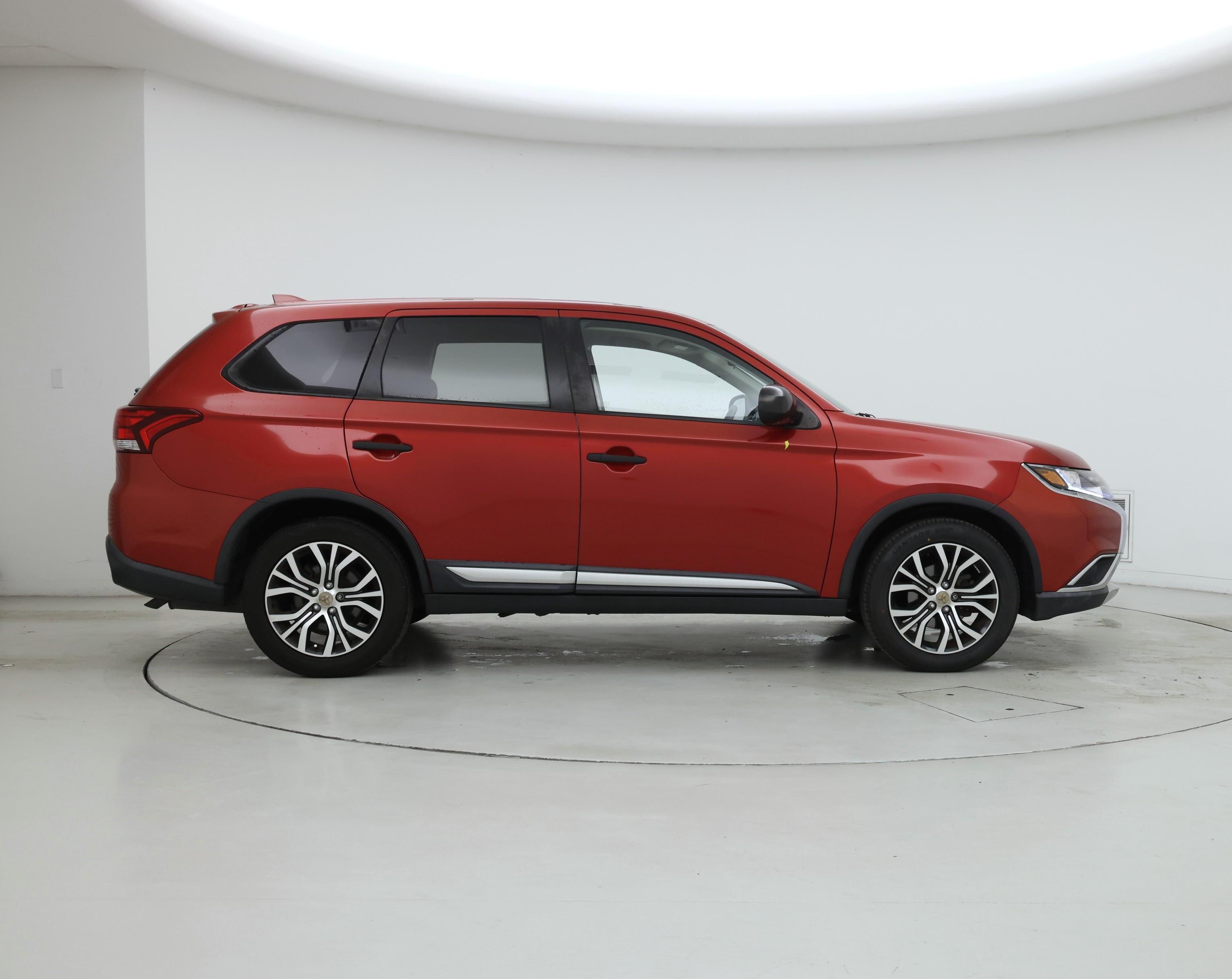 Thumbnail: 2018 Mitsubishi Outlander - 7