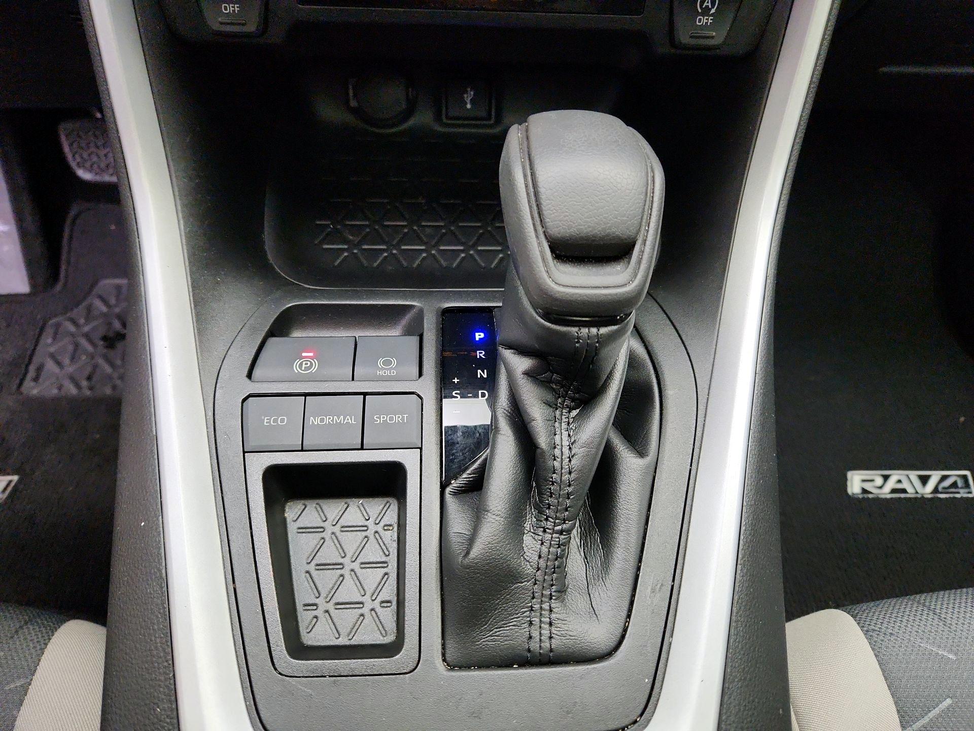 Thumbnail: 2021 Toyota RAV4 - 17