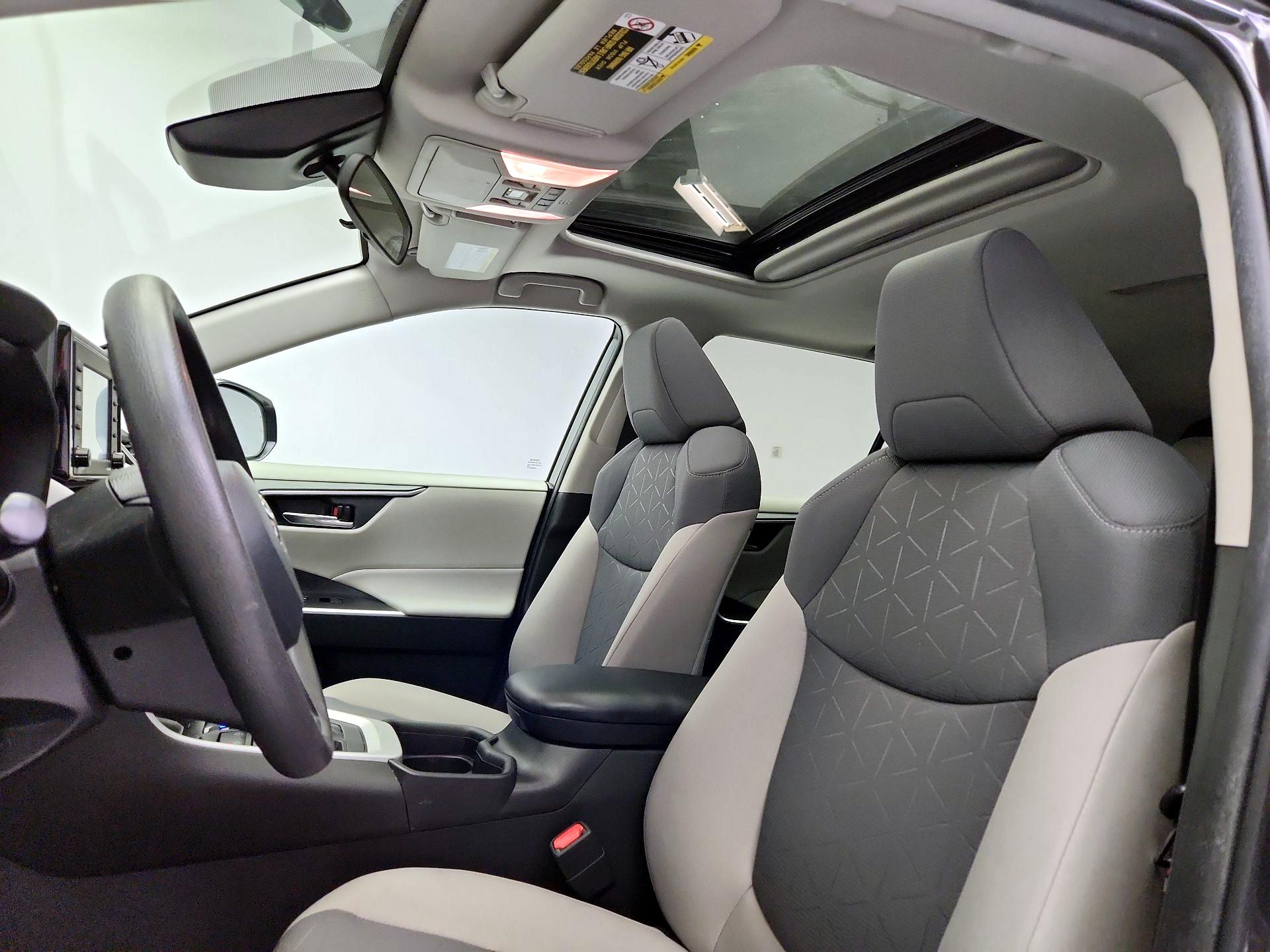 Thumbnail: 2021 Toyota RAV4 - 19