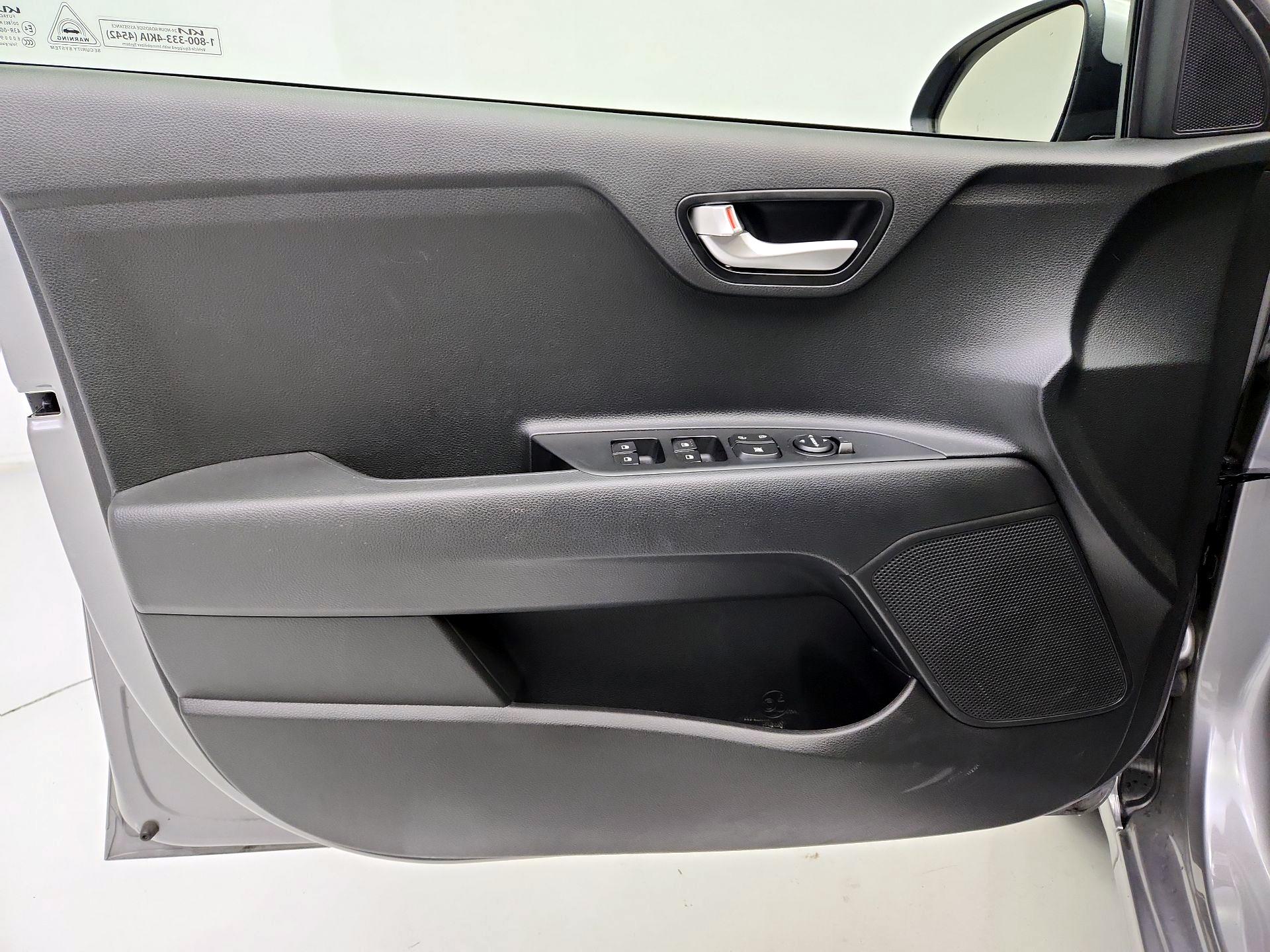 Thumbnail: 2023 Kia Rio - 12