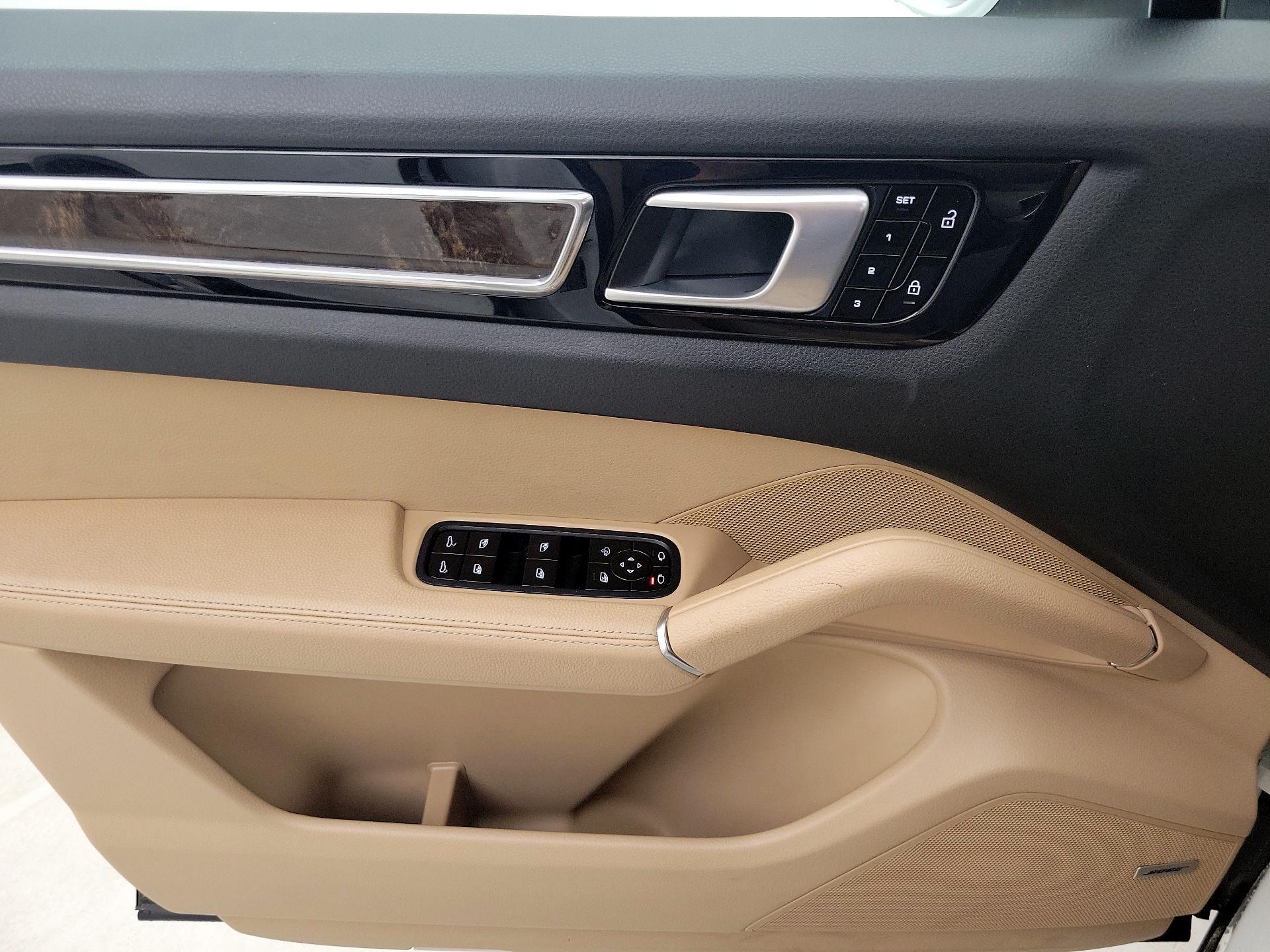Thumbnail: 2020 Porsche Cayenne - 12