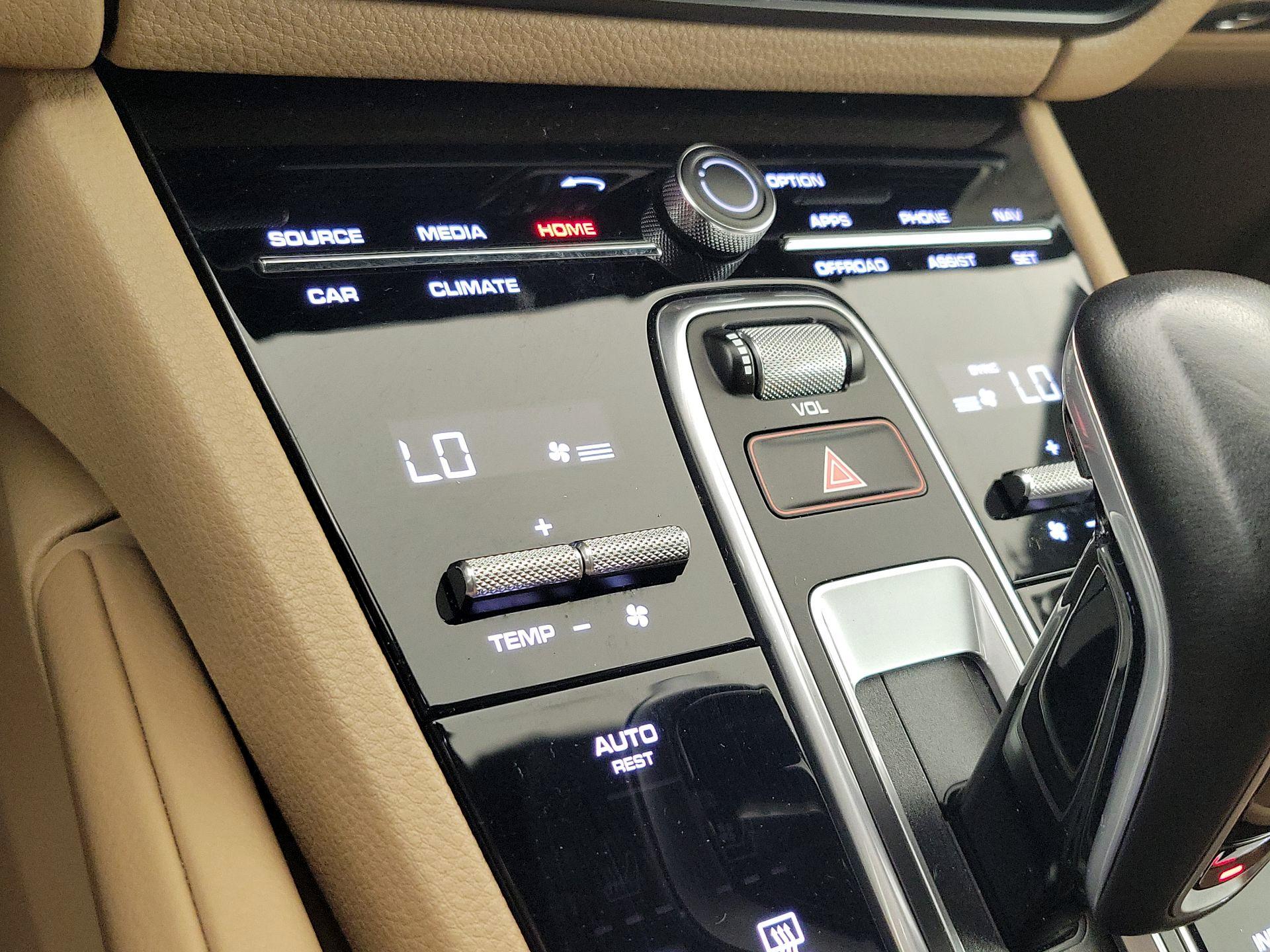 Thumbnail: 2020 Porsche Cayenne - 17