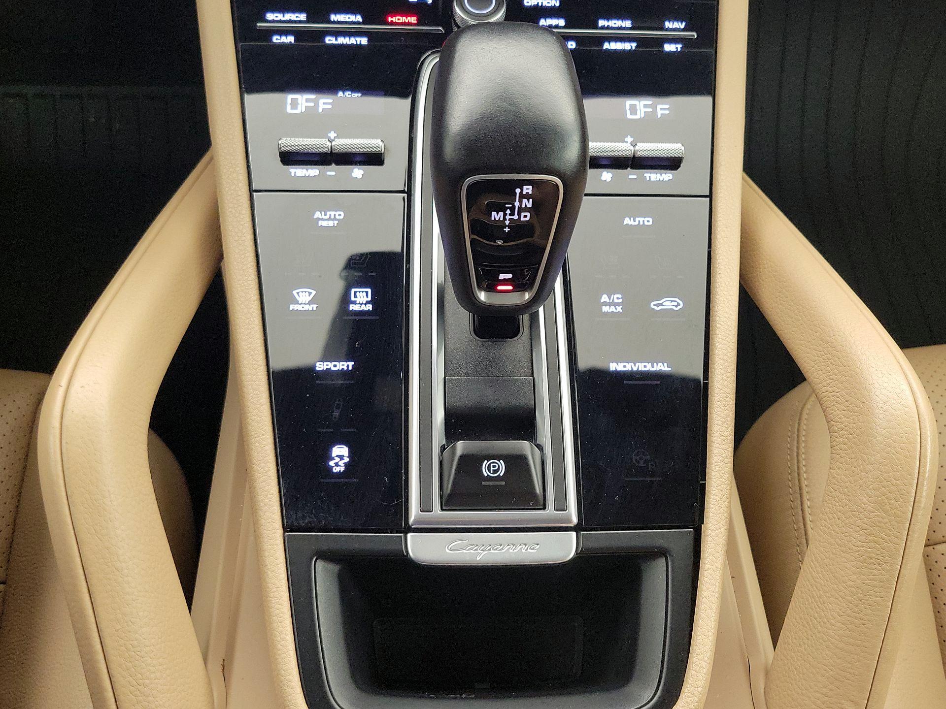 Thumbnail: 2020 Porsche Cayenne - 18