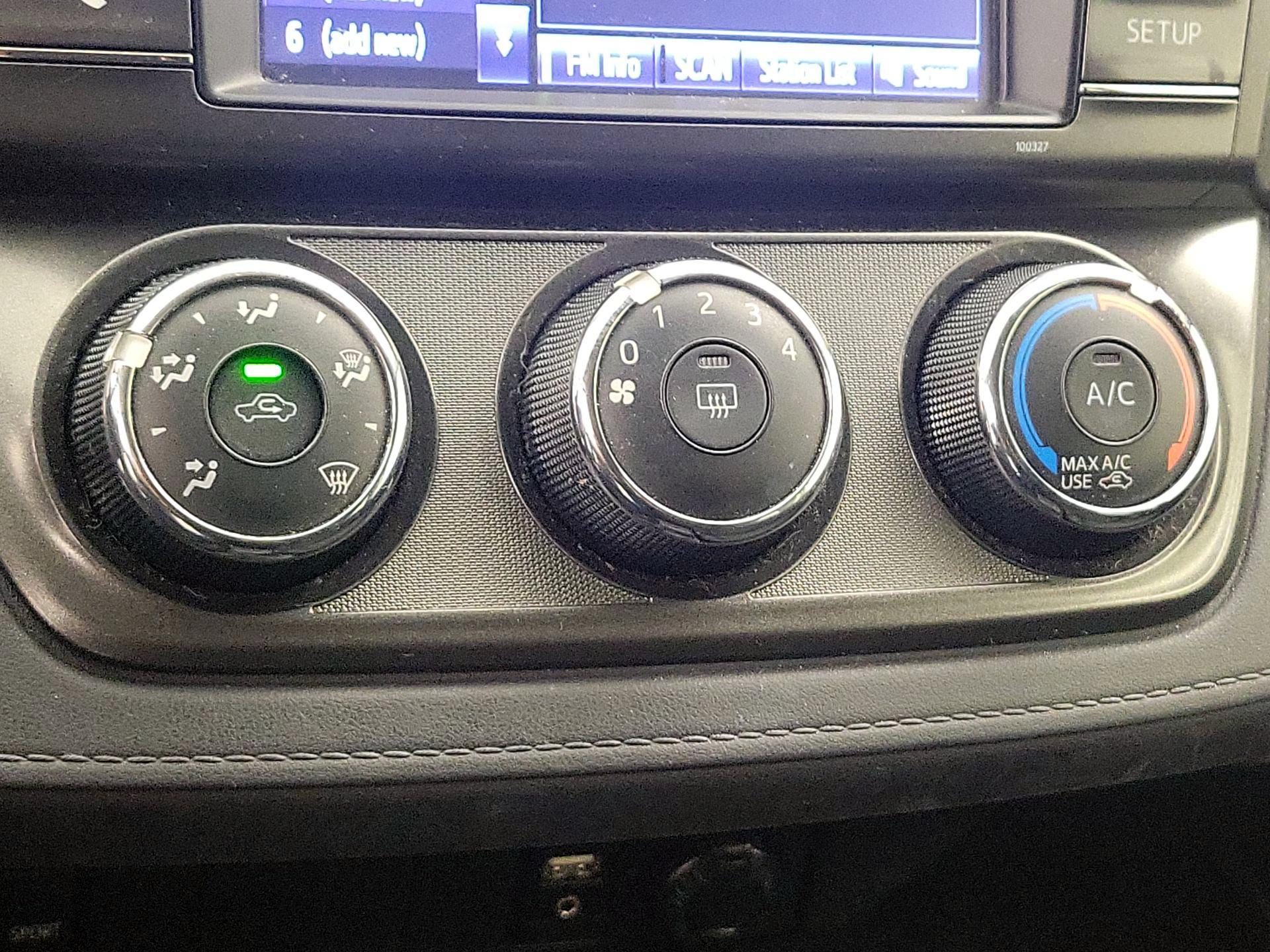 Thumbnail: 2014 Toyota RAV4 - 16