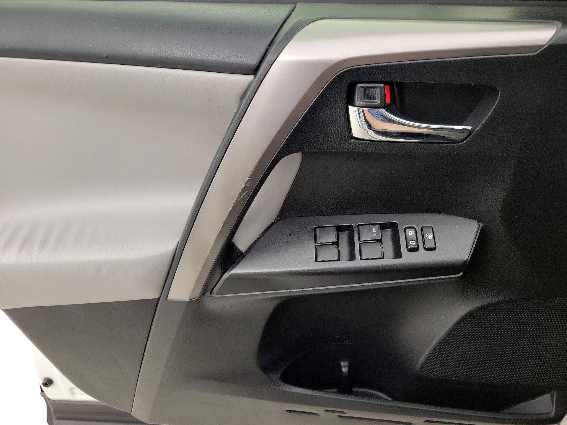 Thumbnail: 2017 Toyota RAV4 - 12