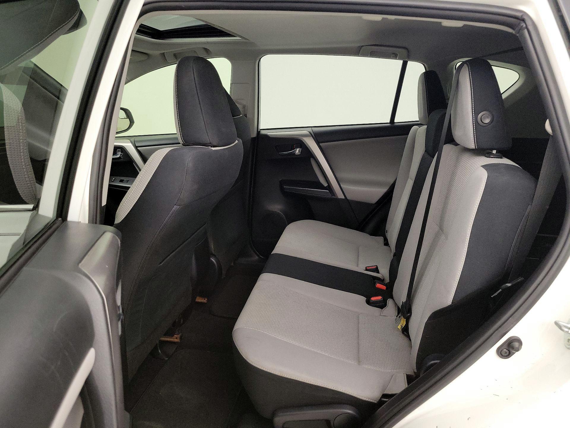 Thumbnail: 2017 Toyota RAV4 - 20