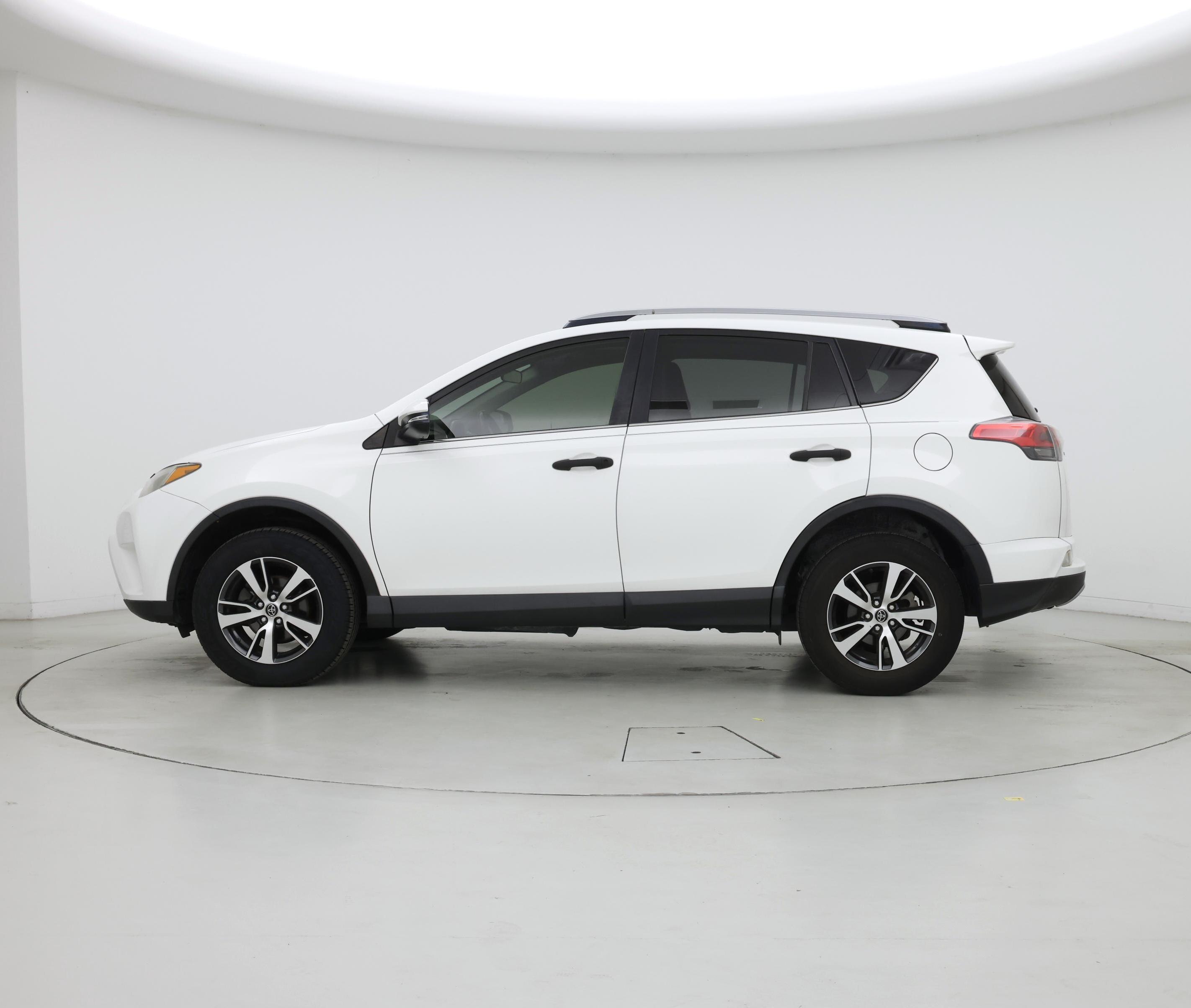 Thumbnail: 2017 Toyota RAV4 - 3