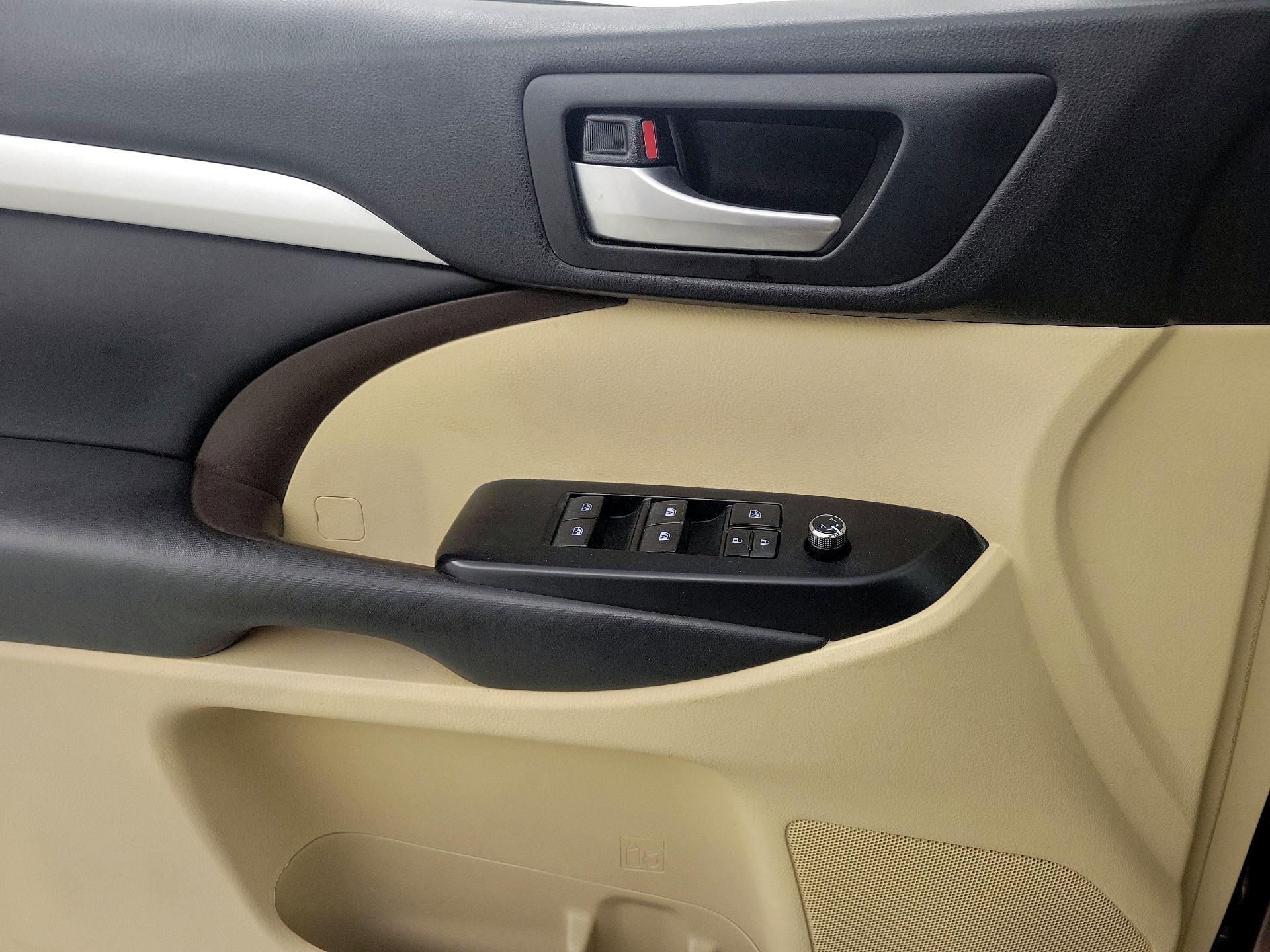 Thumbnail: 2018 Toyota Highlander - 12