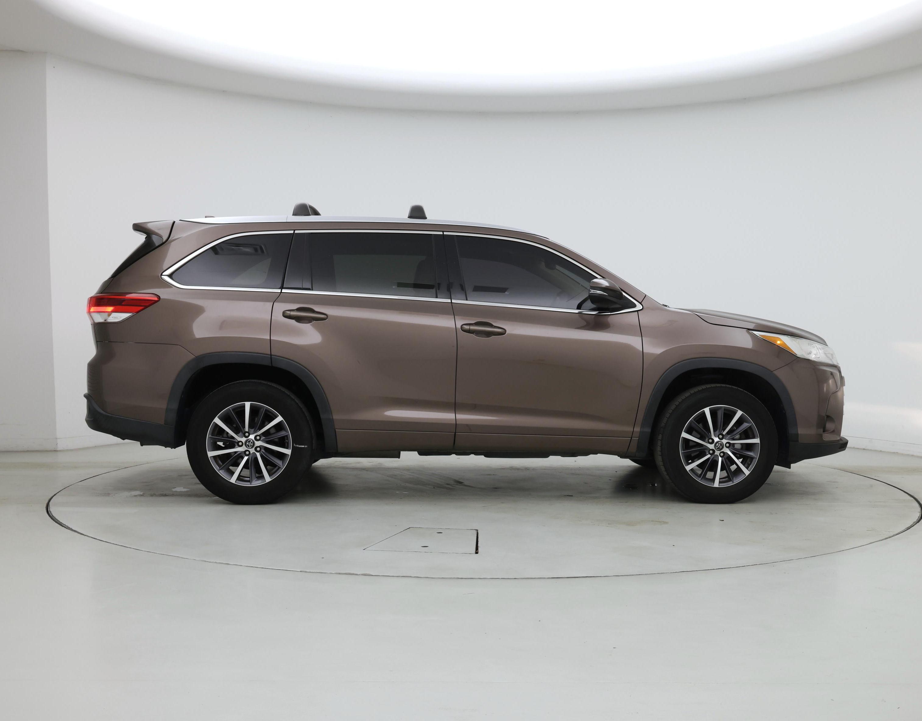 Thumbnail: 2018 Toyota Highlander - 7