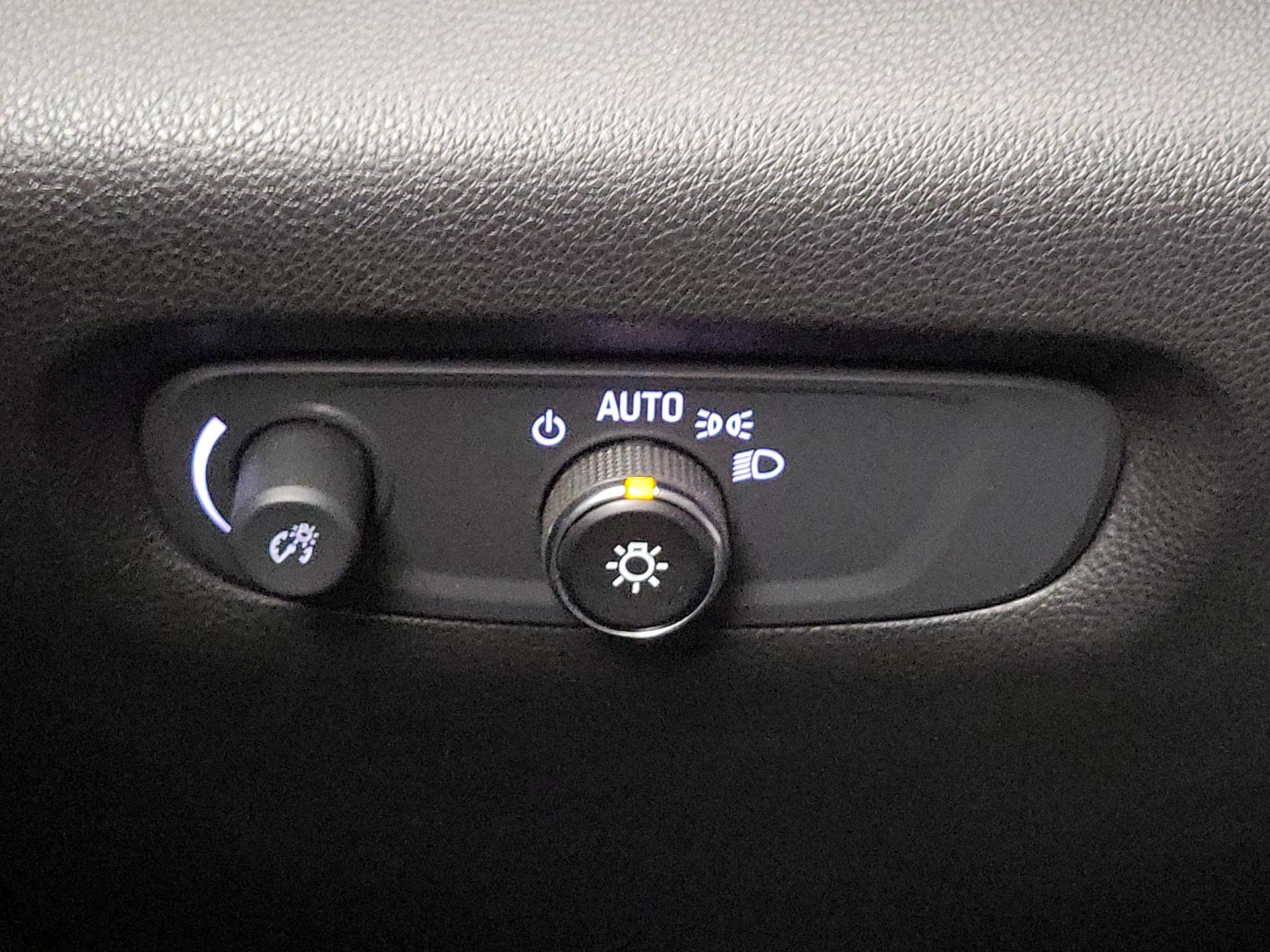 Thumbnail: 2020 Chevrolet Traverse - 13