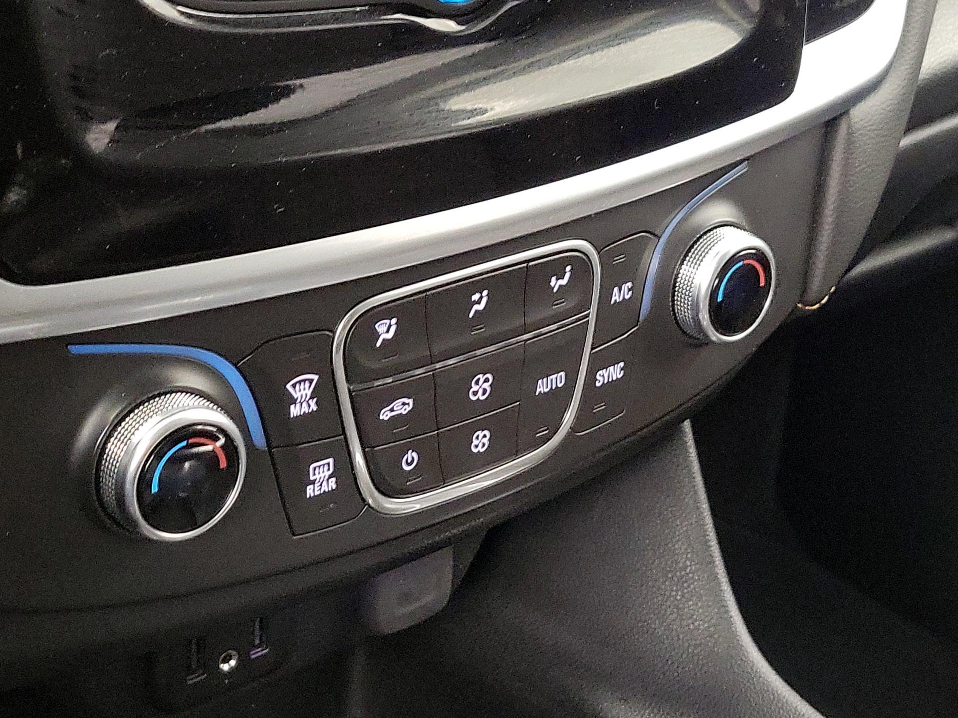 Thumbnail: 2020 Chevrolet Traverse - 16