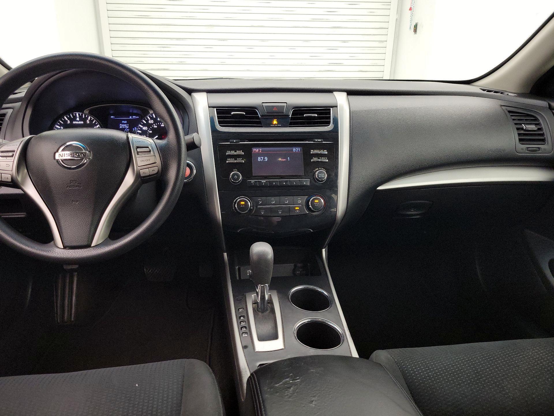 Thumbnail: 2015 Nissan Altima - 9