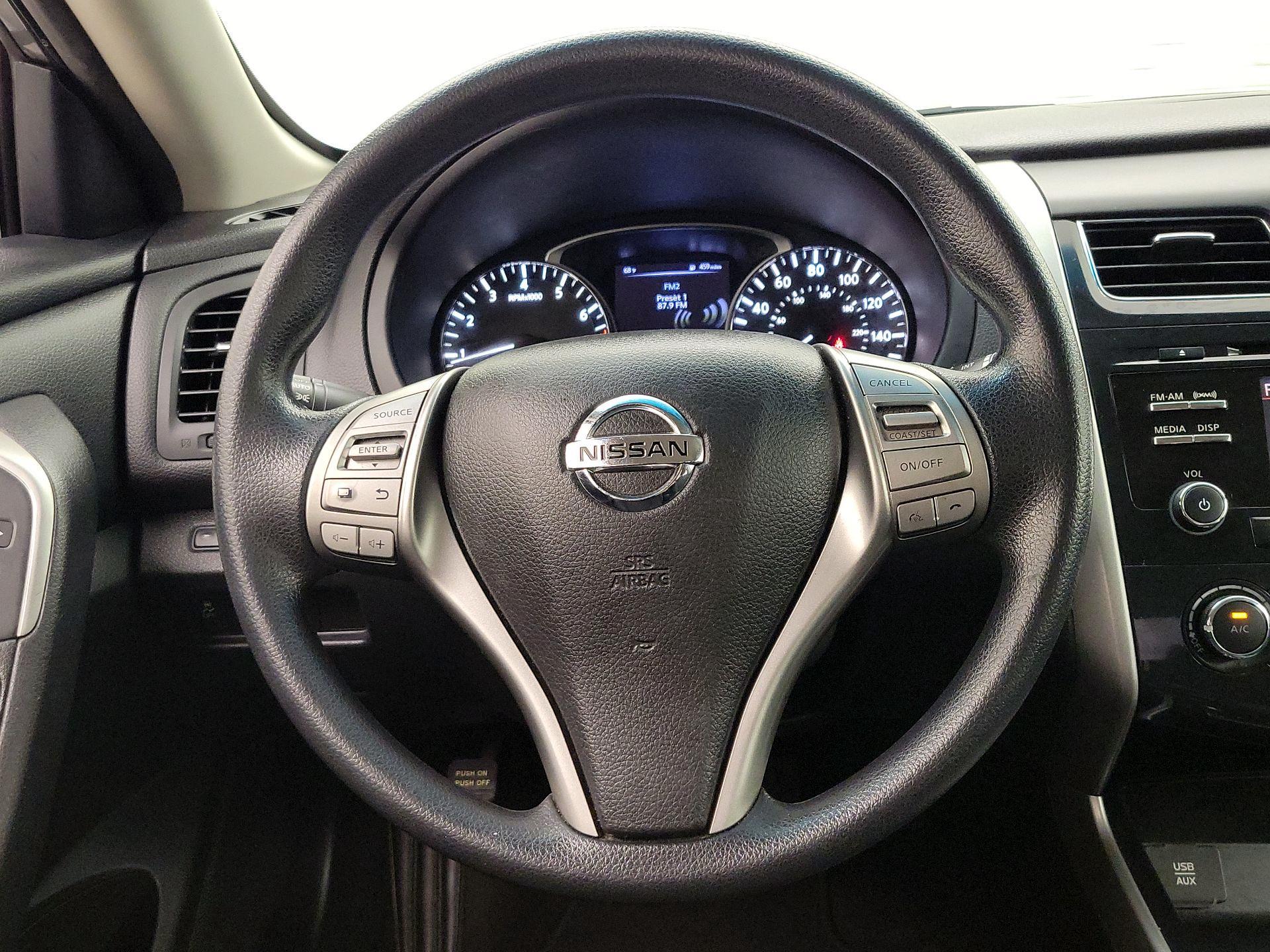 Thumbnail: 2015 Nissan Altima - 10