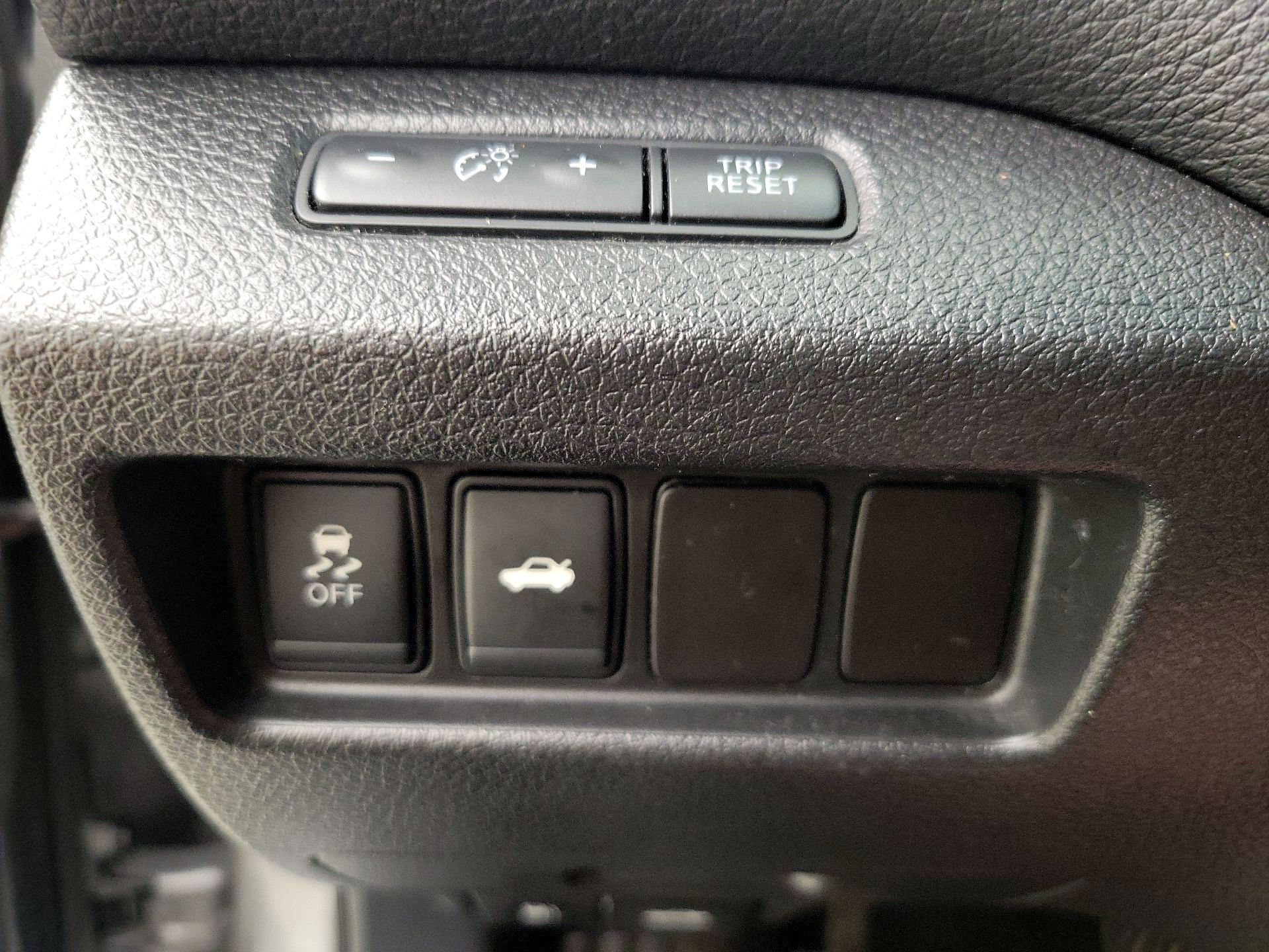 Thumbnail: 2015 Nissan Altima - 13