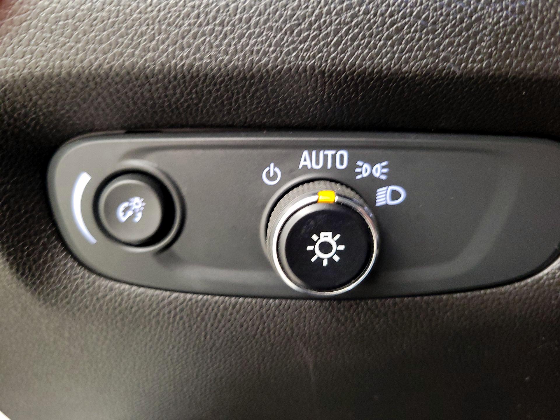 Thumbnail: 2021 Chevrolet Traverse - 13