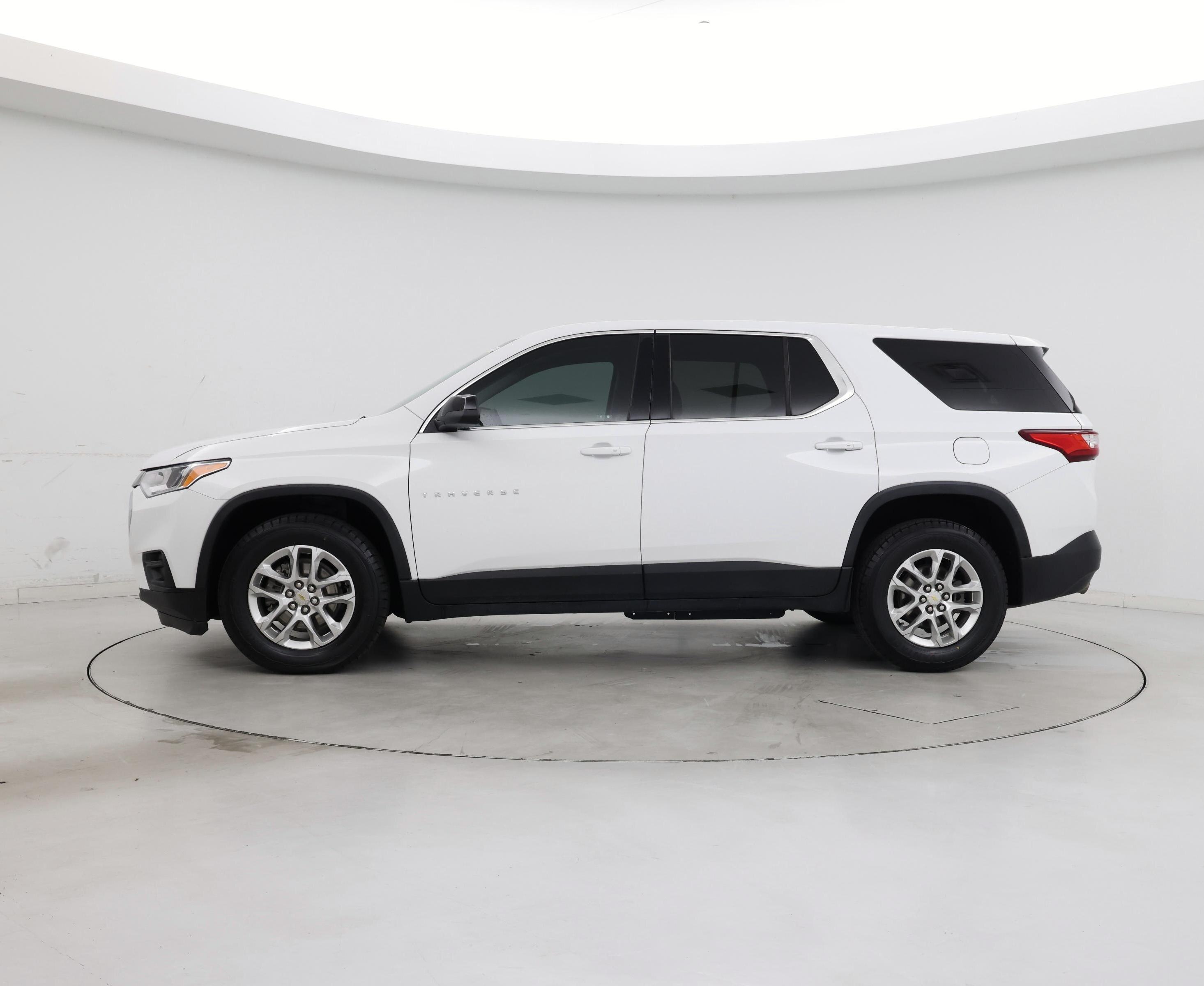 Thumbnail: 2021 Chevrolet Traverse - 3