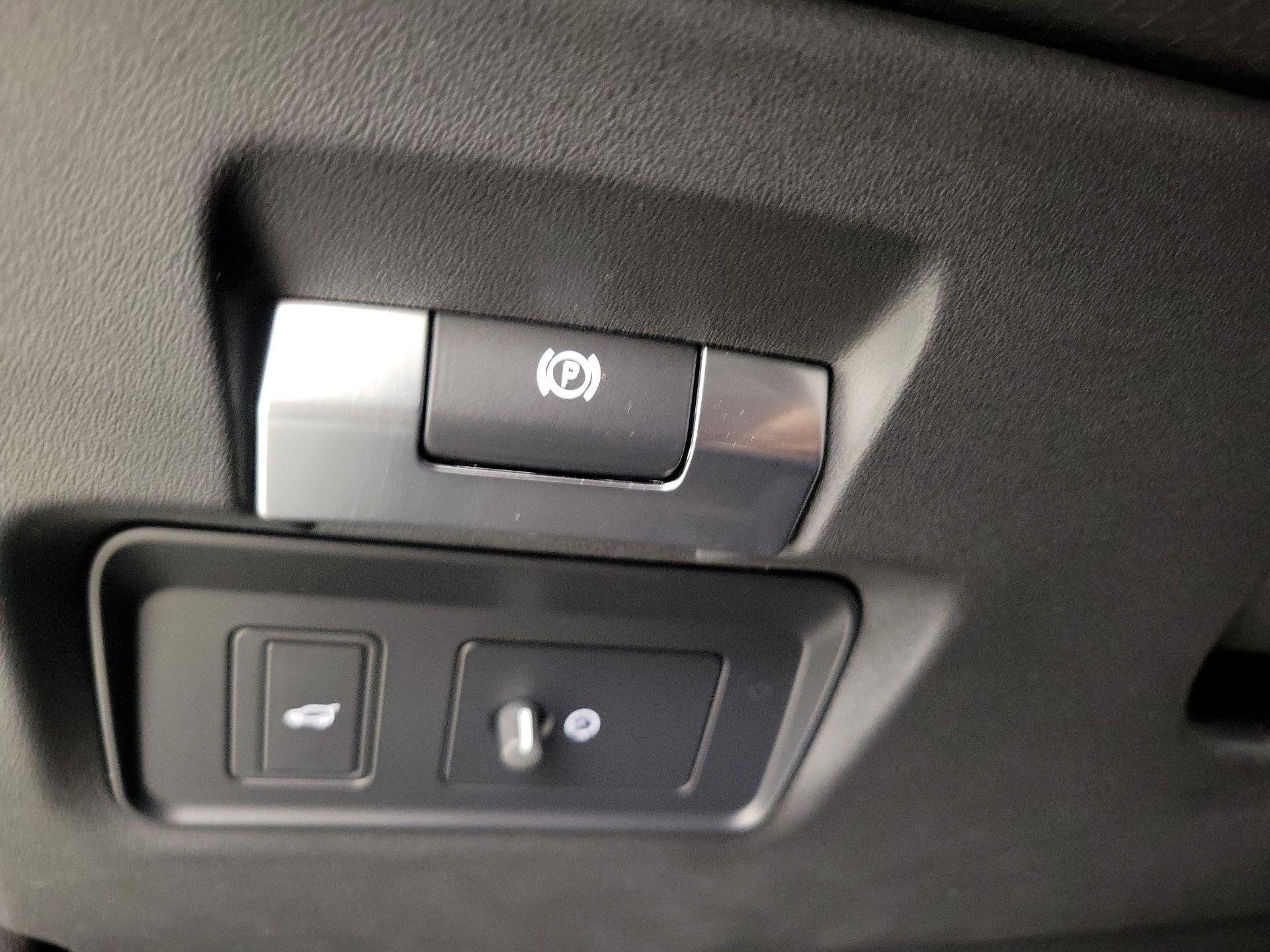 Thumbnail: 2023 Land Rover Range Rover Evoque - 13